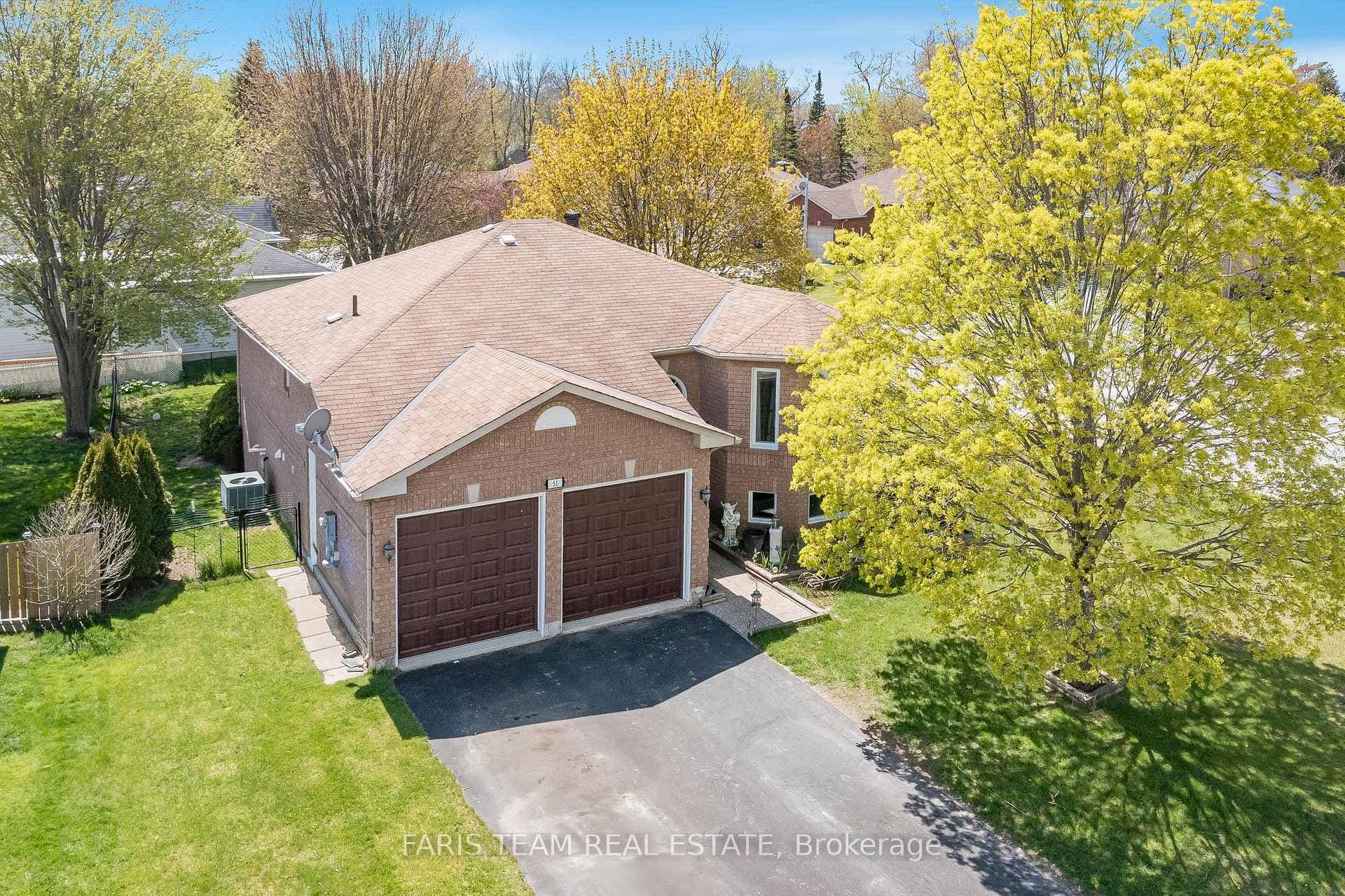 51 Evergreen Crescent photo 2