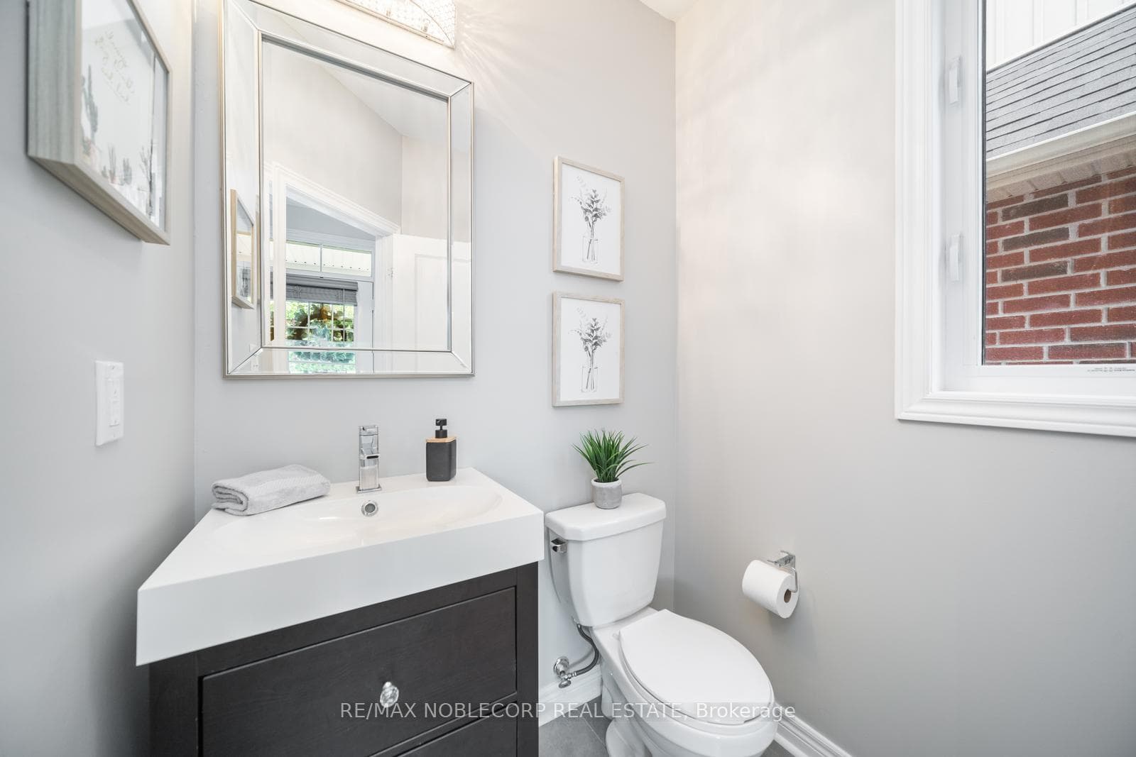 73 Sharpe Crescent photo 15