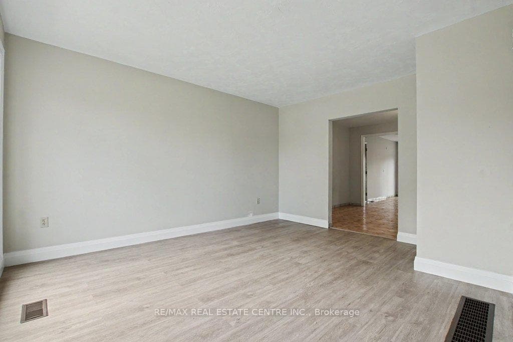 273 Elliott Street photo 6