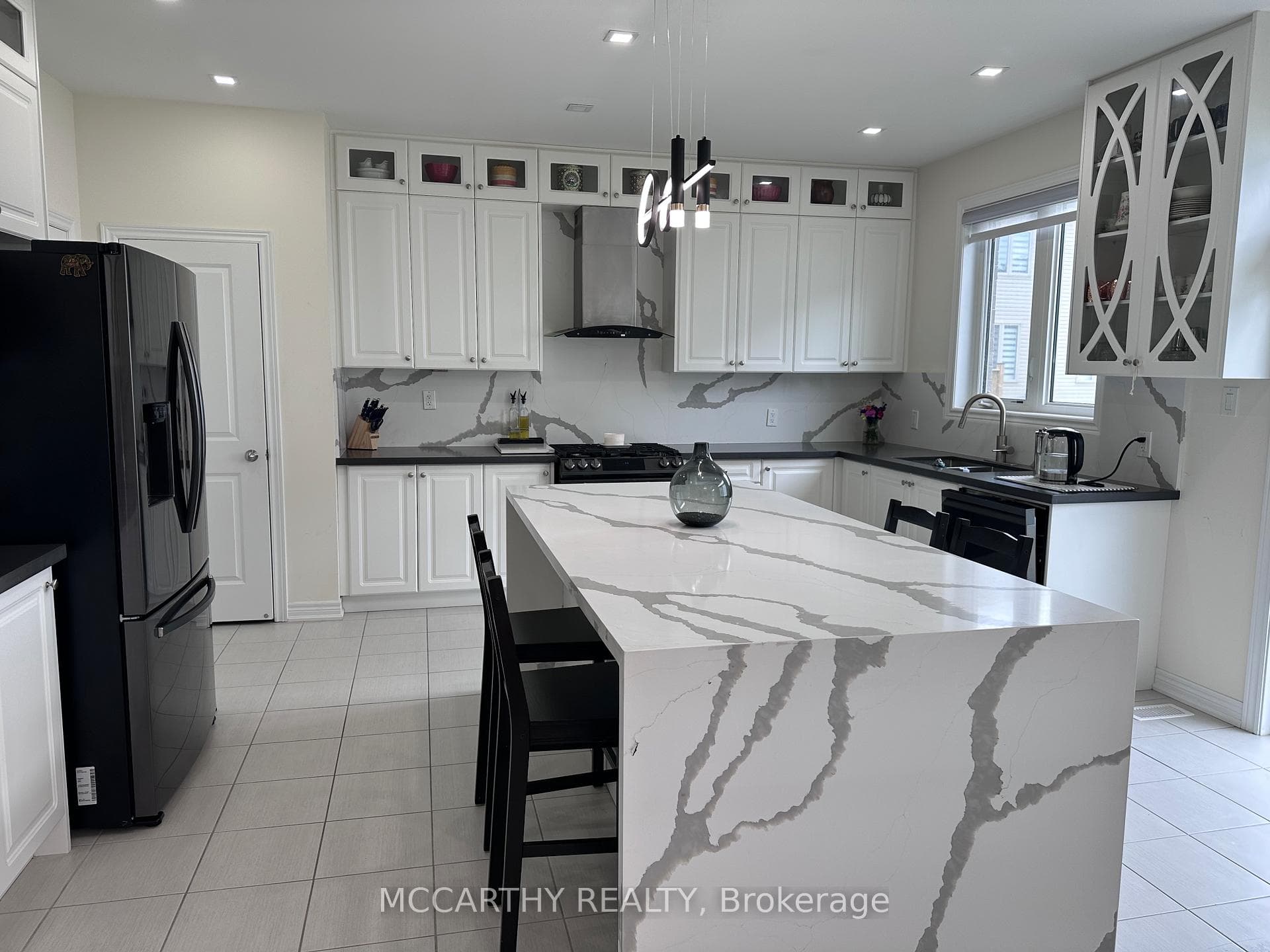 451 Black Cherry Crescent photo 15