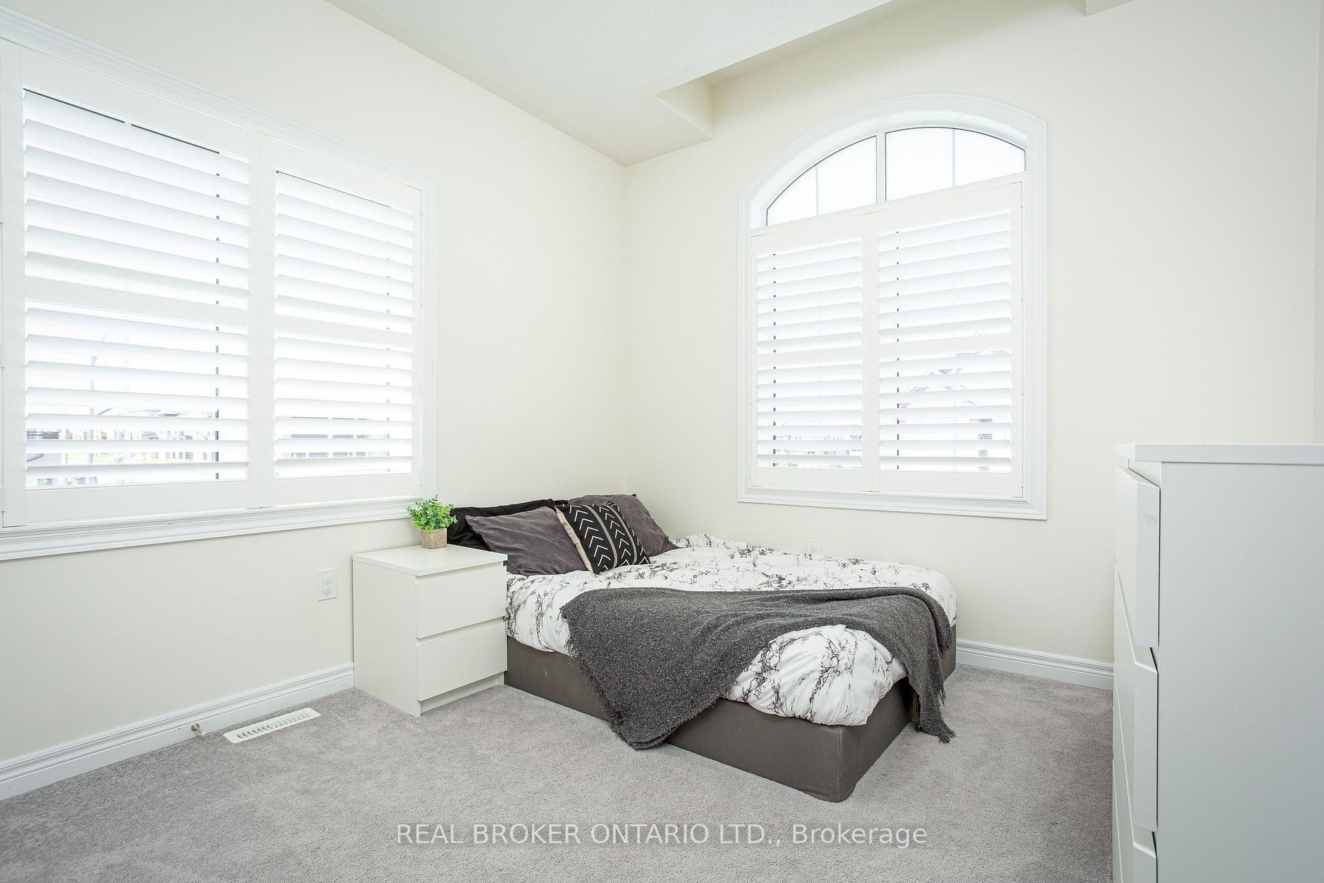 184 Coronation Road photo 21