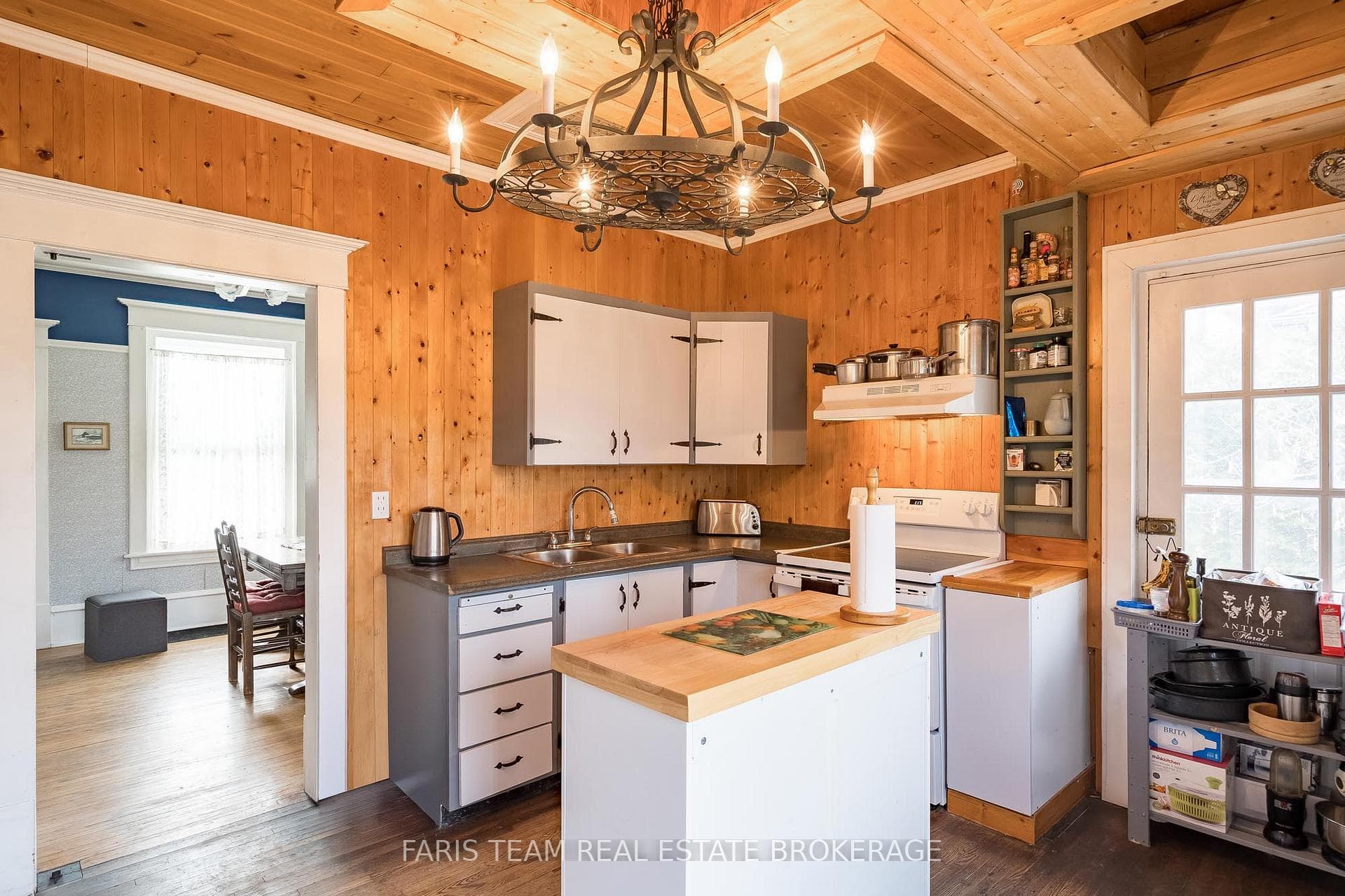 307 Albert Street photo 9