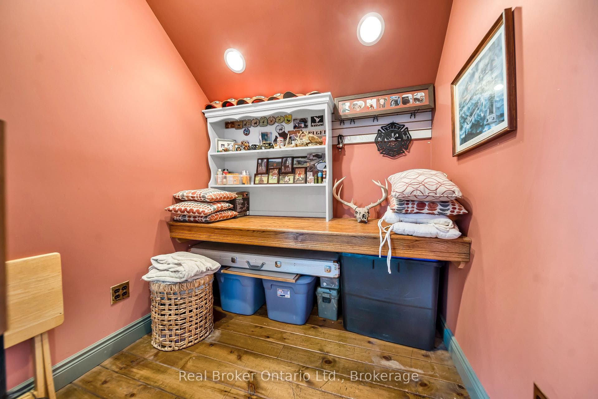 4766 Hyndman Drive photo 27