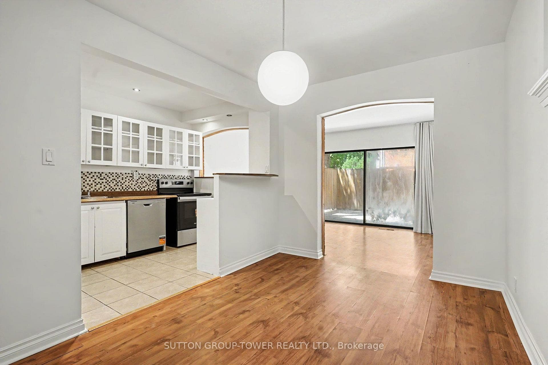 118 Castlefield Avenue photo 5