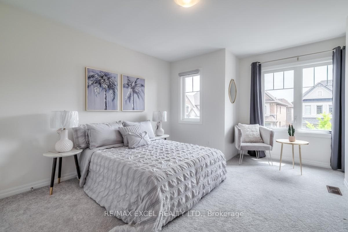 8 Collier Crescent photo 31