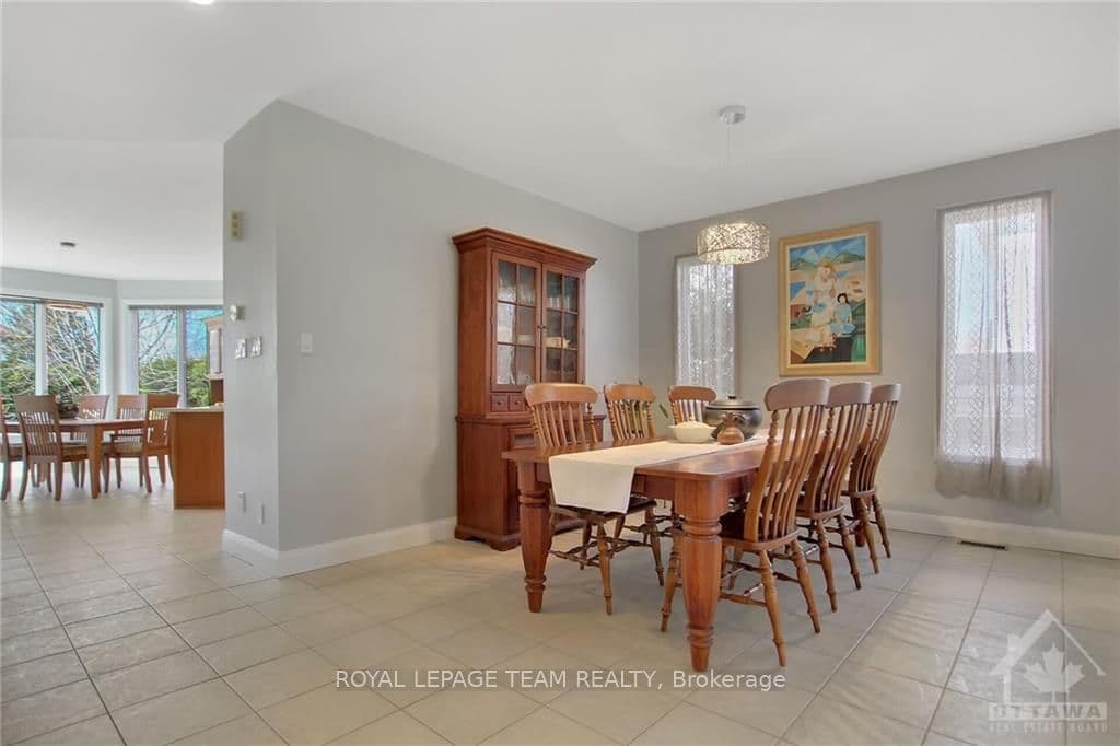 60 BIRCHFIELD Avenue photo 7