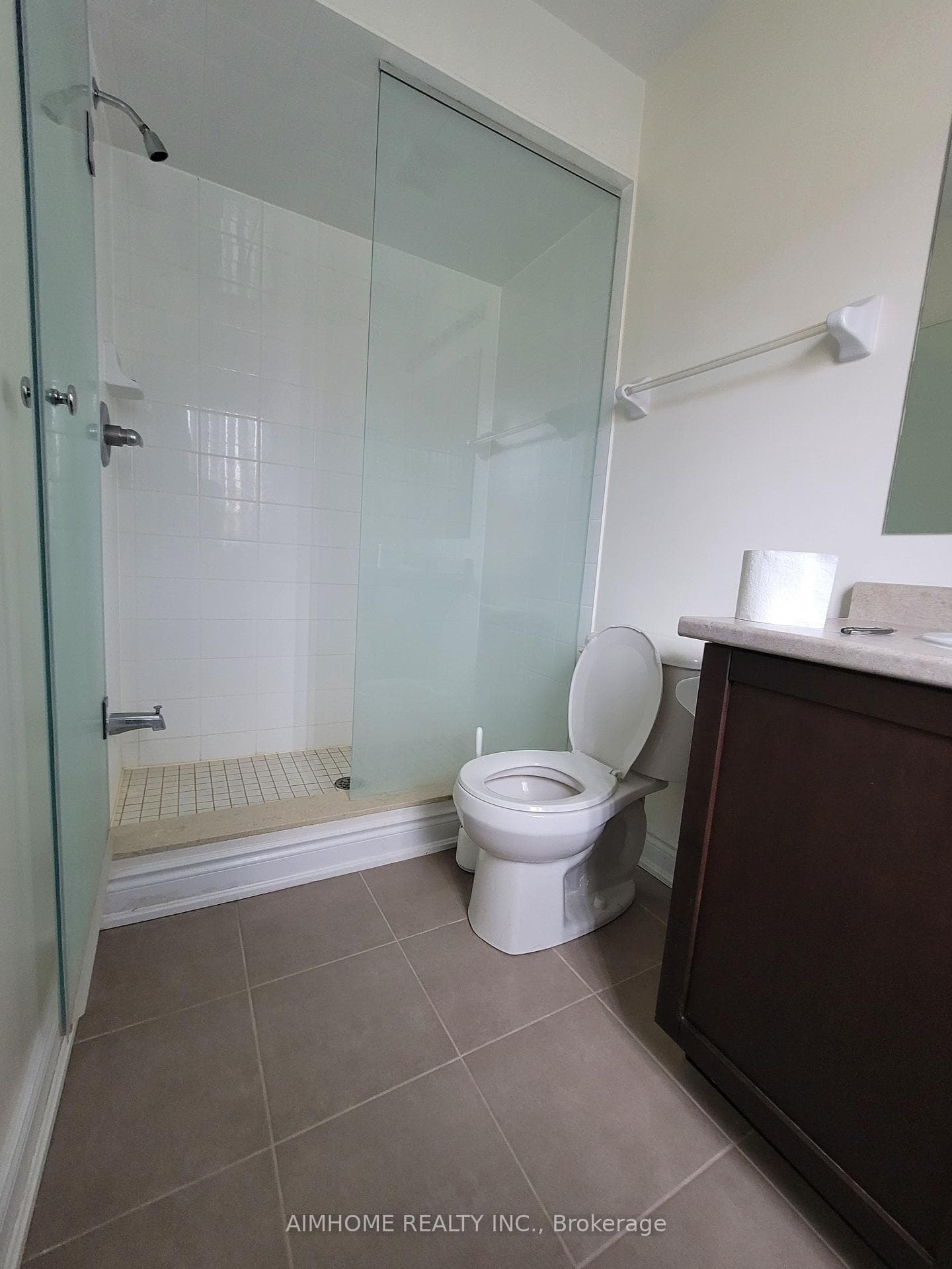657 Wendy Culbert Crescent photo 12