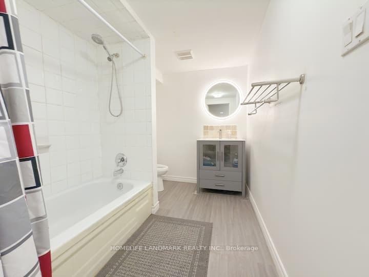 81 United Square photo 16