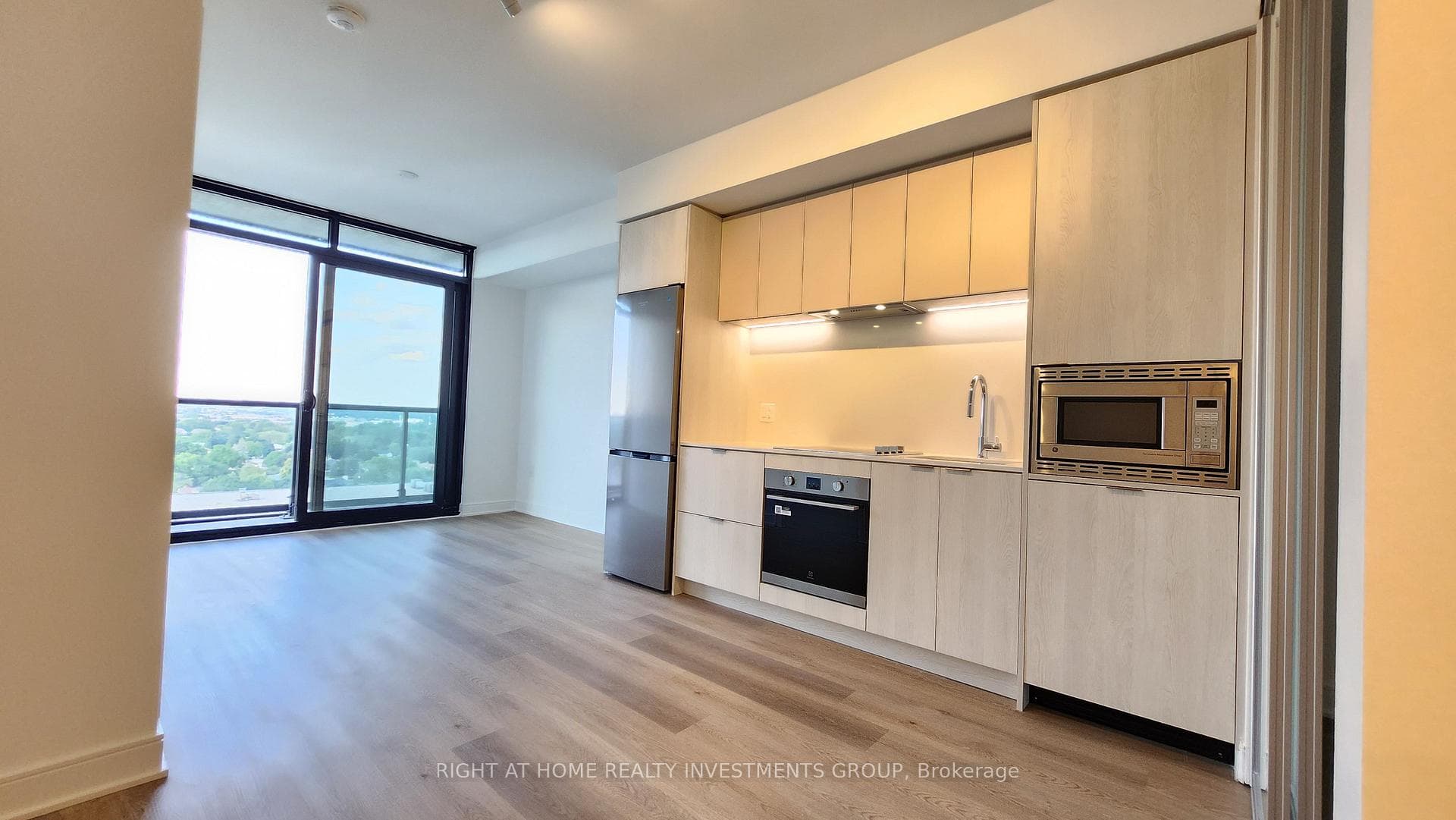 86 Dundas Street Unit 1409 photo 2