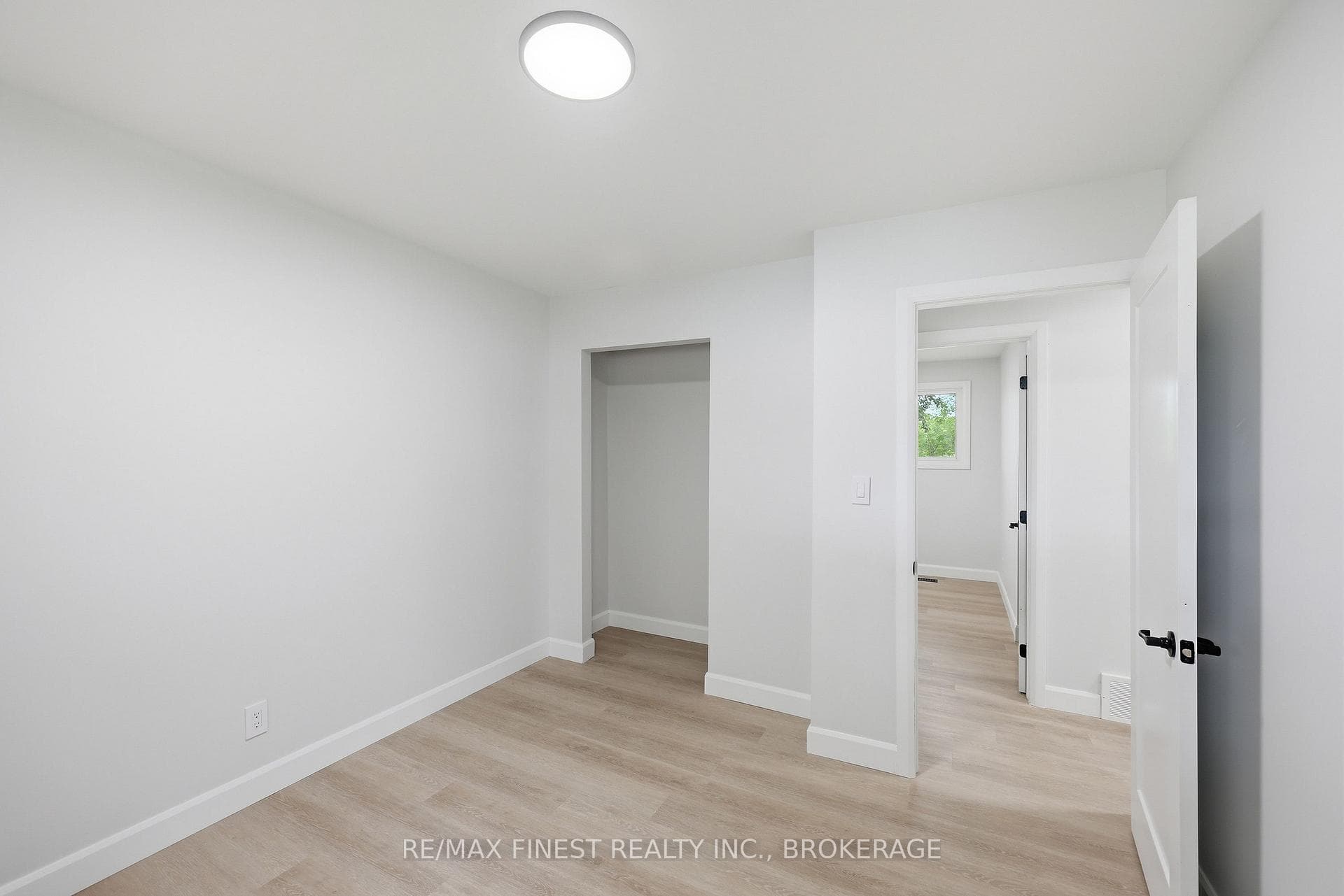 687 Willis Street photo 26