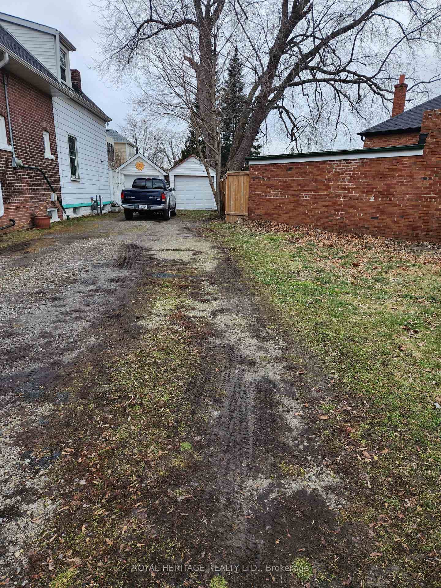 198 Barker Avenue photo 5