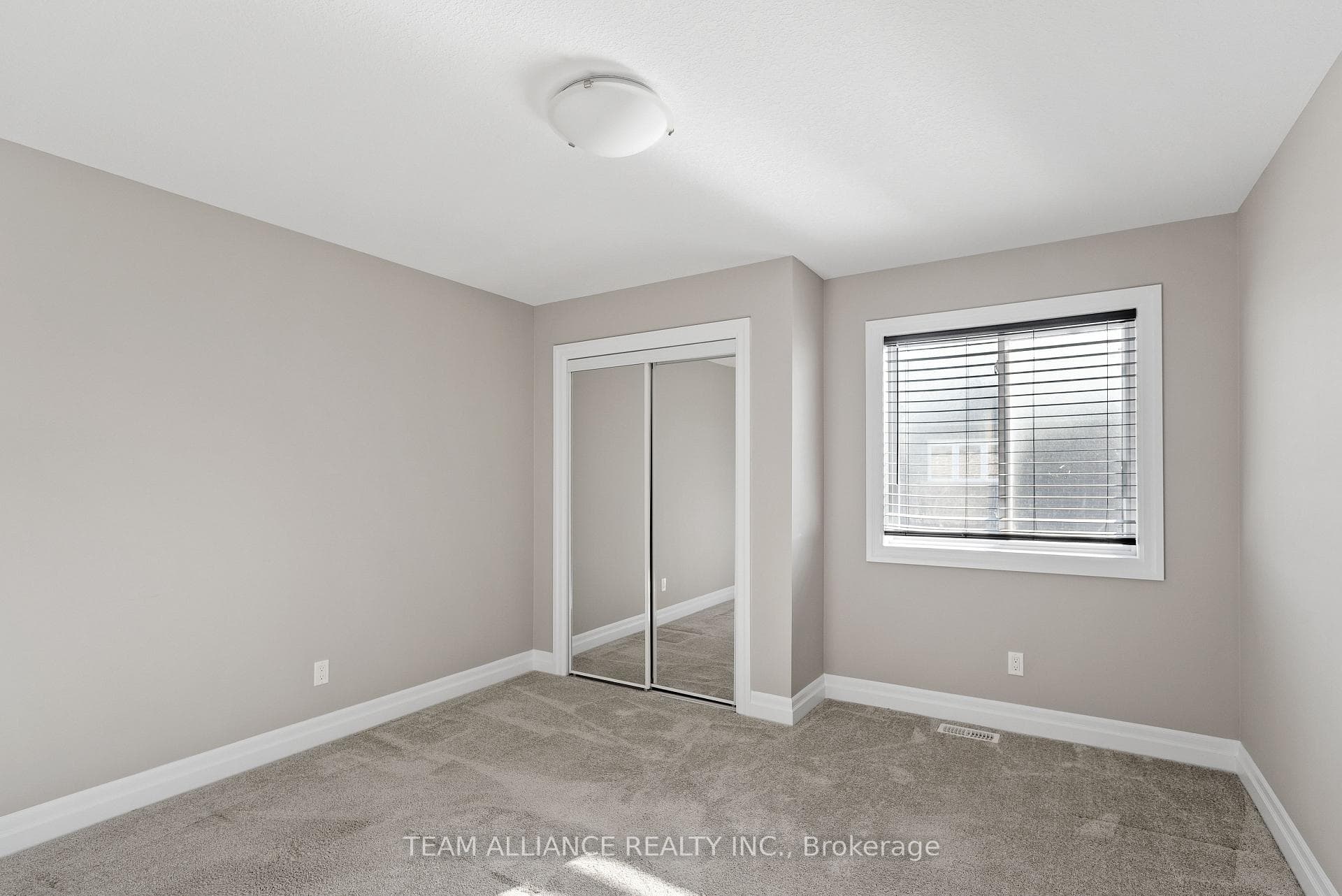 166 Queen Street photo 18