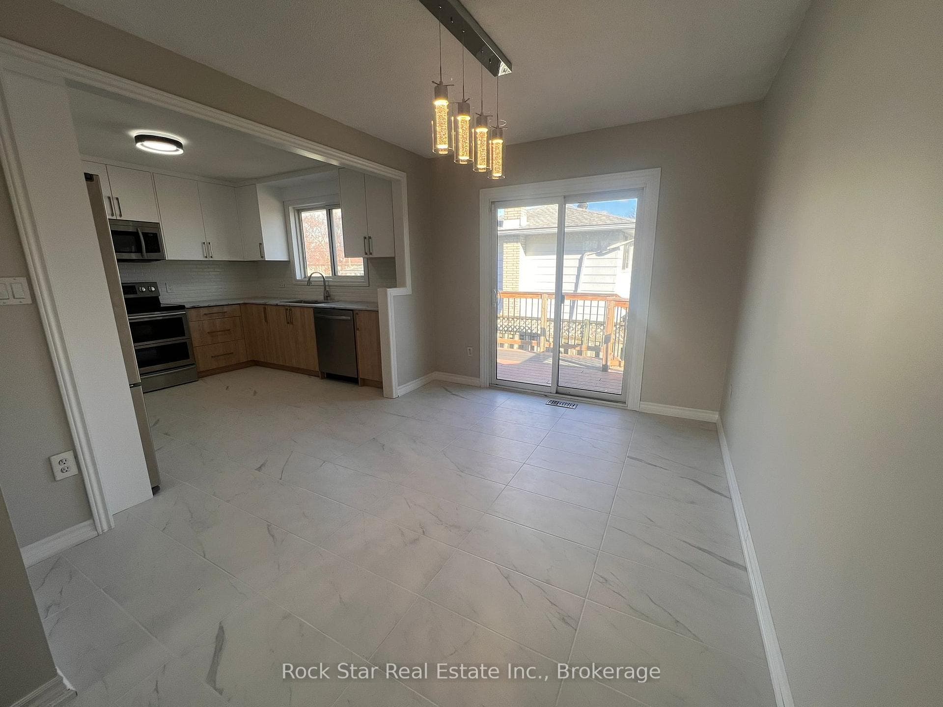 32 BENDINGROAD Crescent photo 5