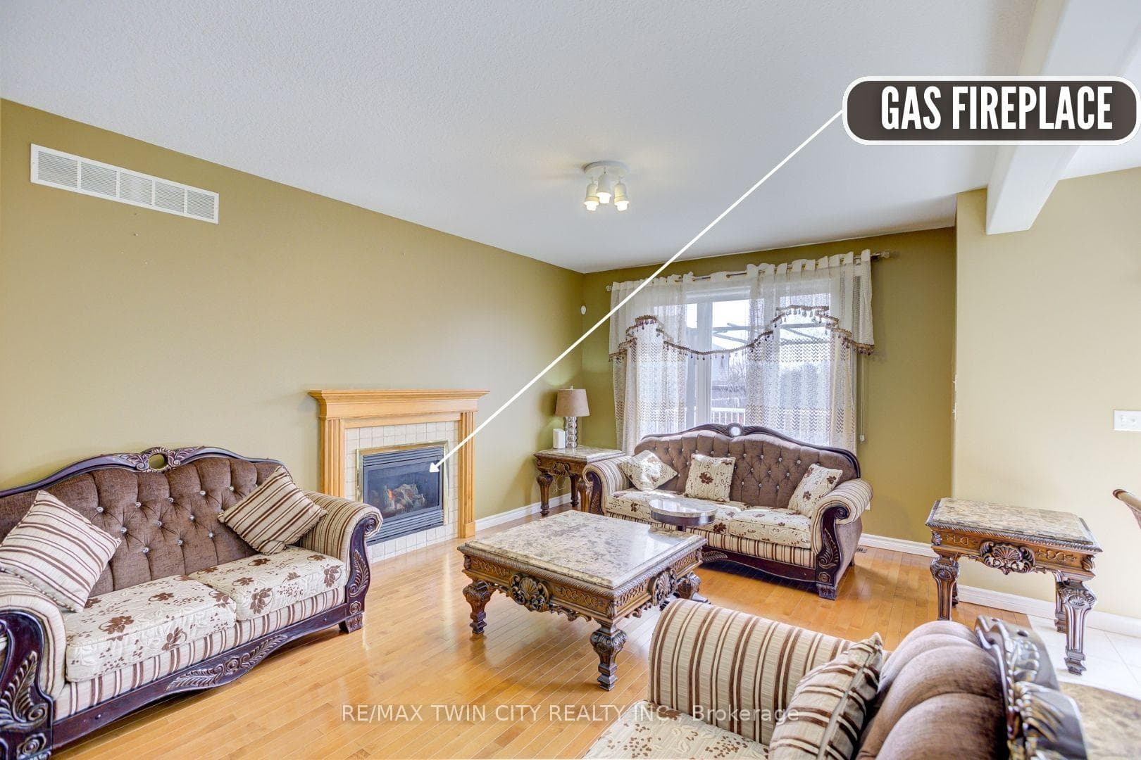 106 Country Clair Street photo 6