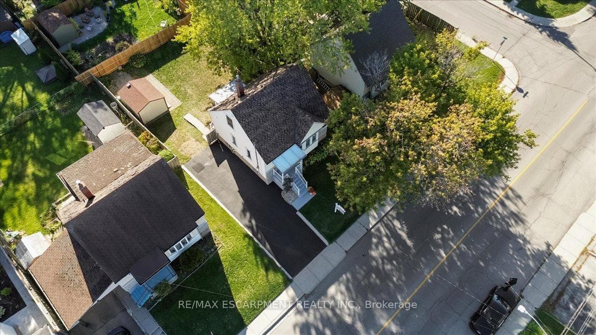 832 Queensdale Avenue photo 4
