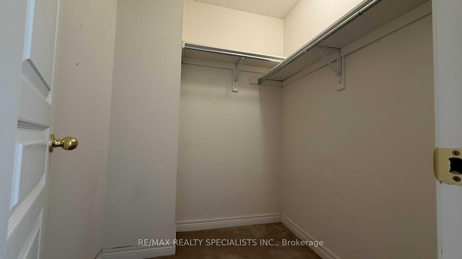 3273 Stoney Crescent photo 16