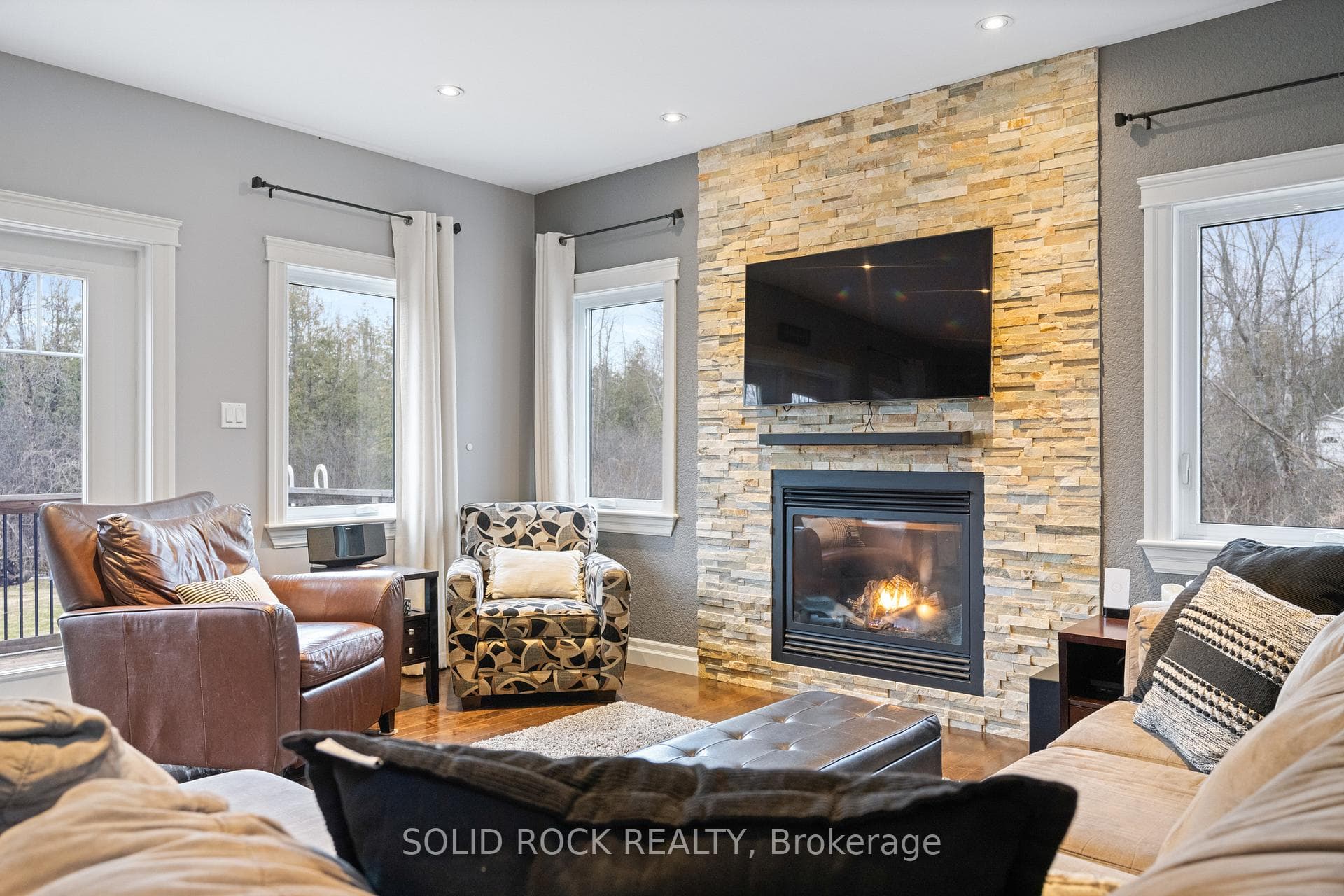151 Spruce Crescent photo 6