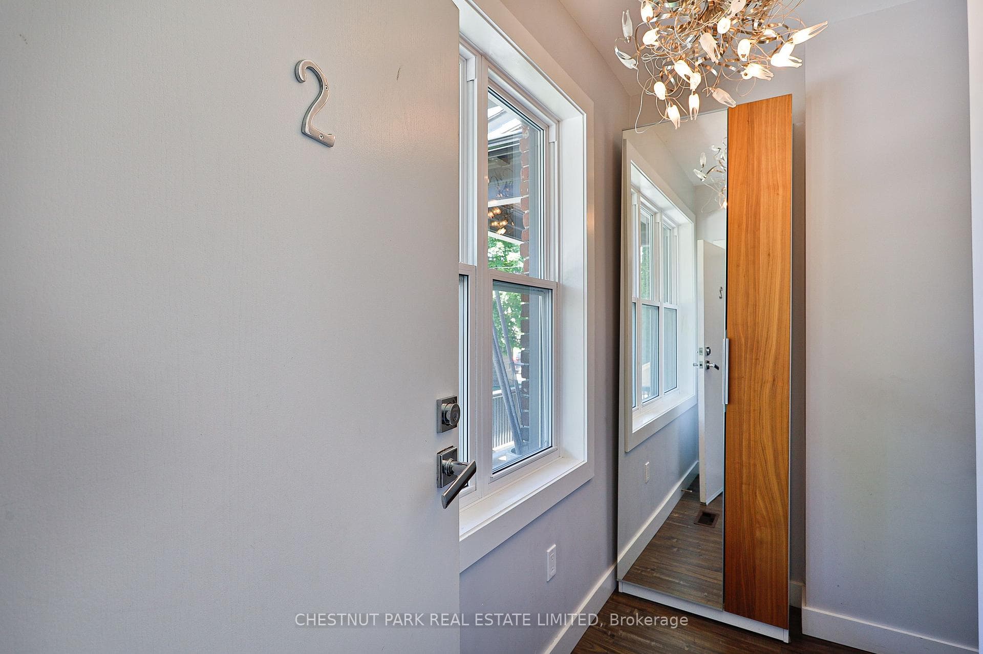 163 Briar Hill Avenue Unit Upper photo 4