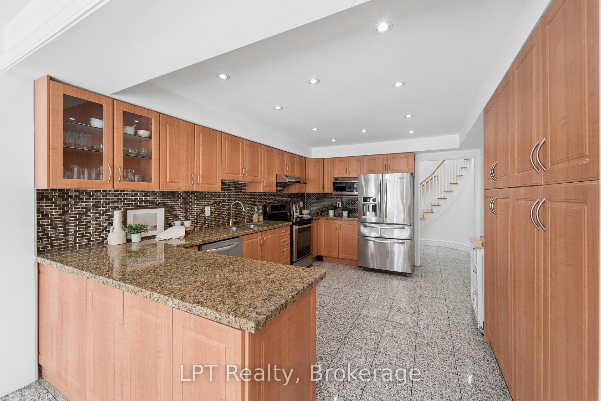 1 Mayfield Crescent photo 13