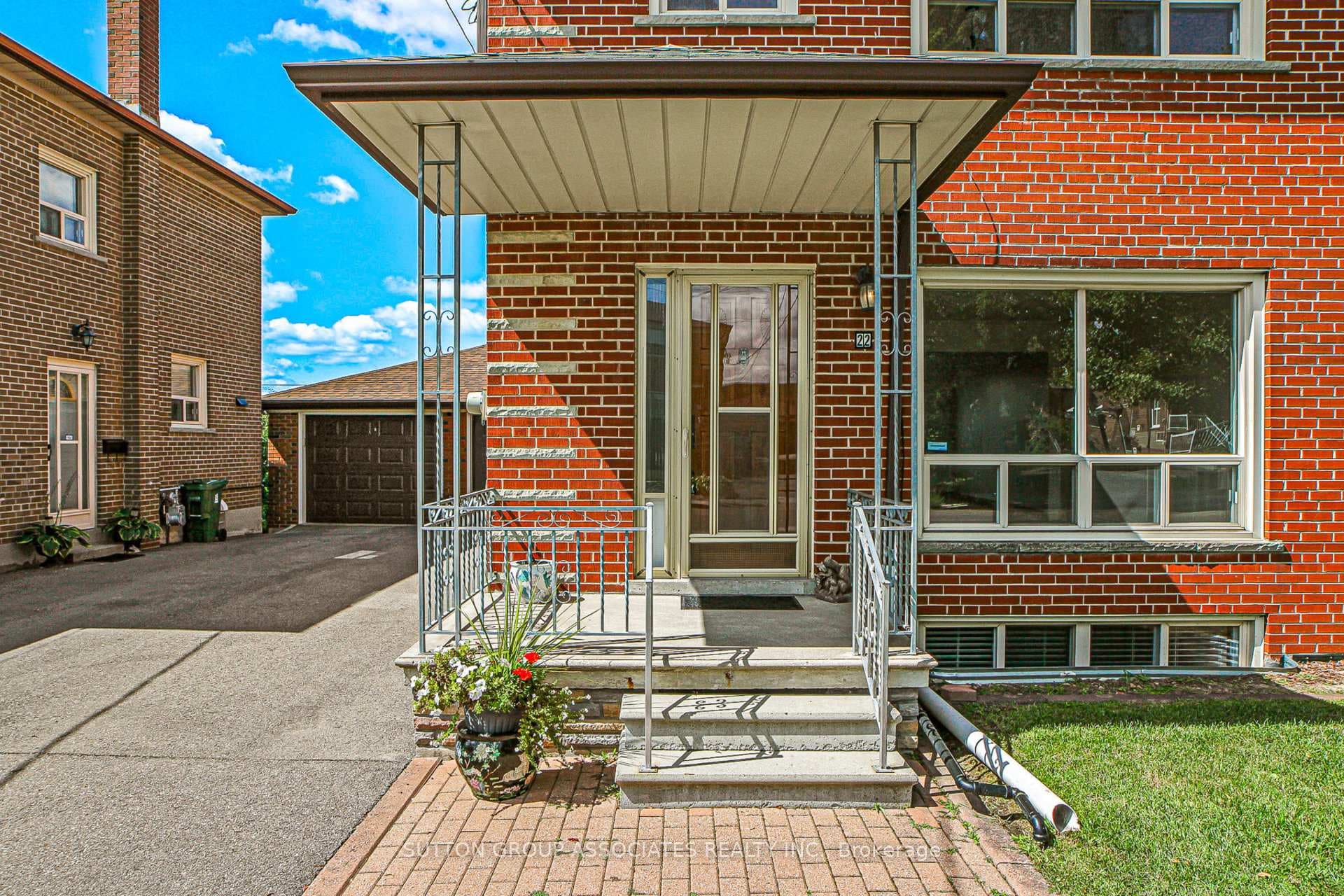 22 Woodenhill Court photo 3