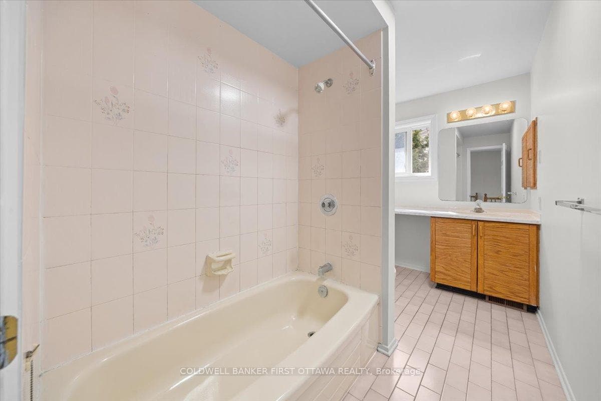 1841 Thistleleaf Crescent photo 25