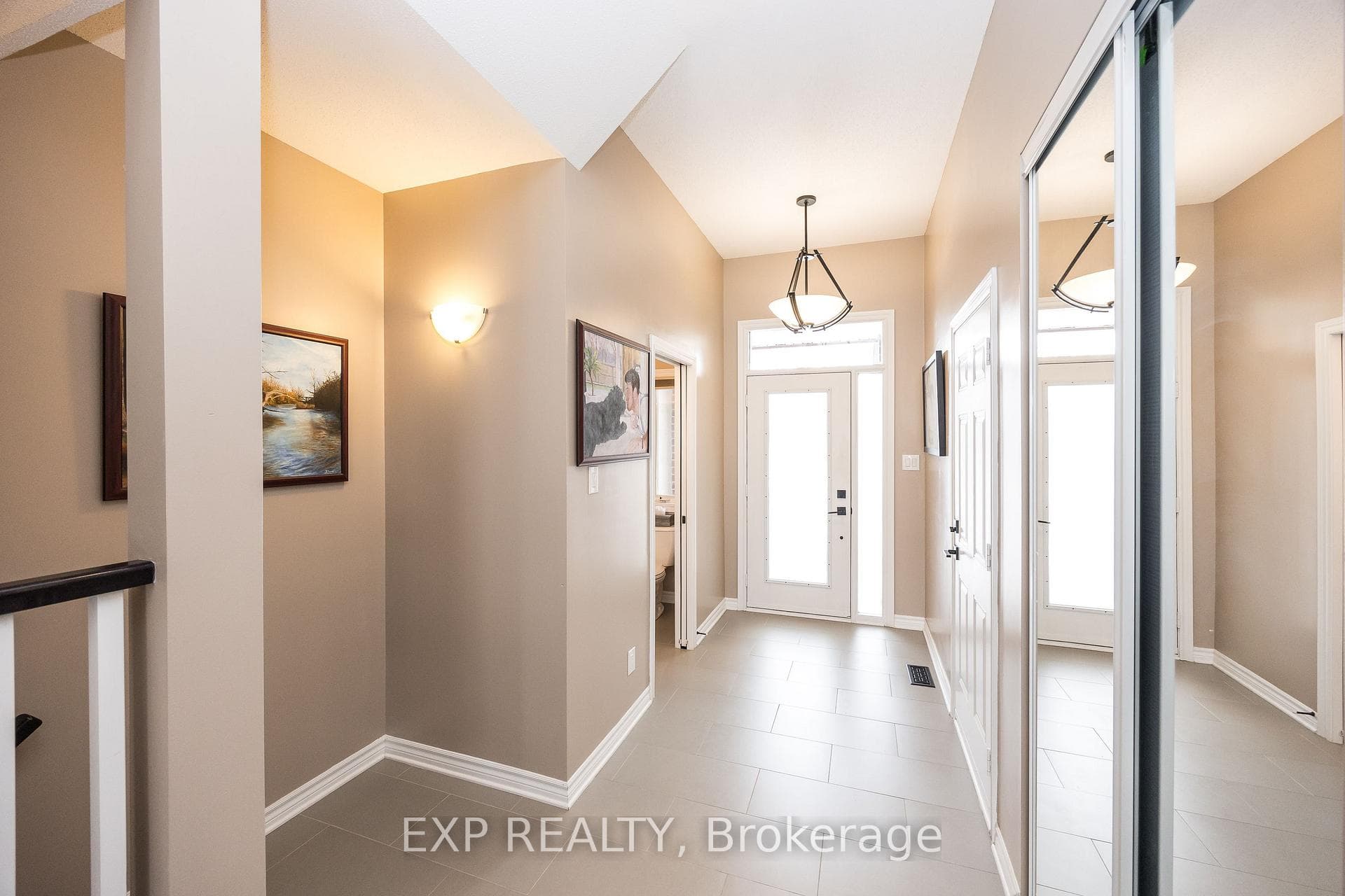 1004 Ottenbrite Crescent photo 3