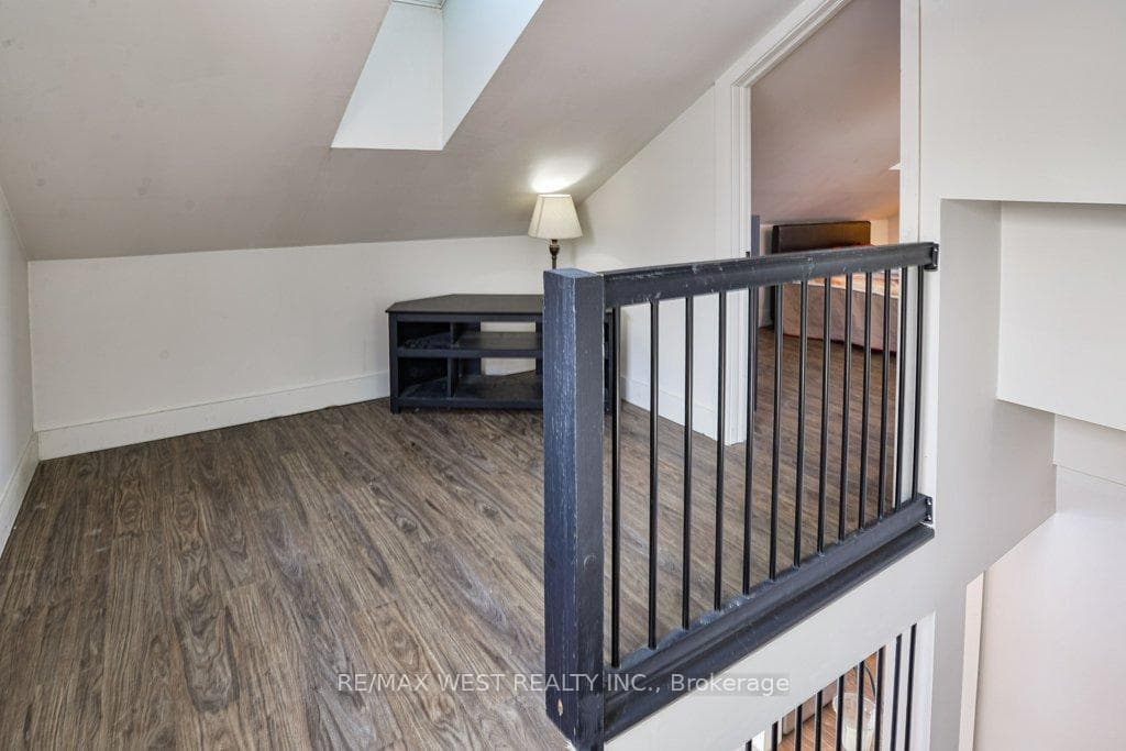 1295 Deep Bay Road photo 8