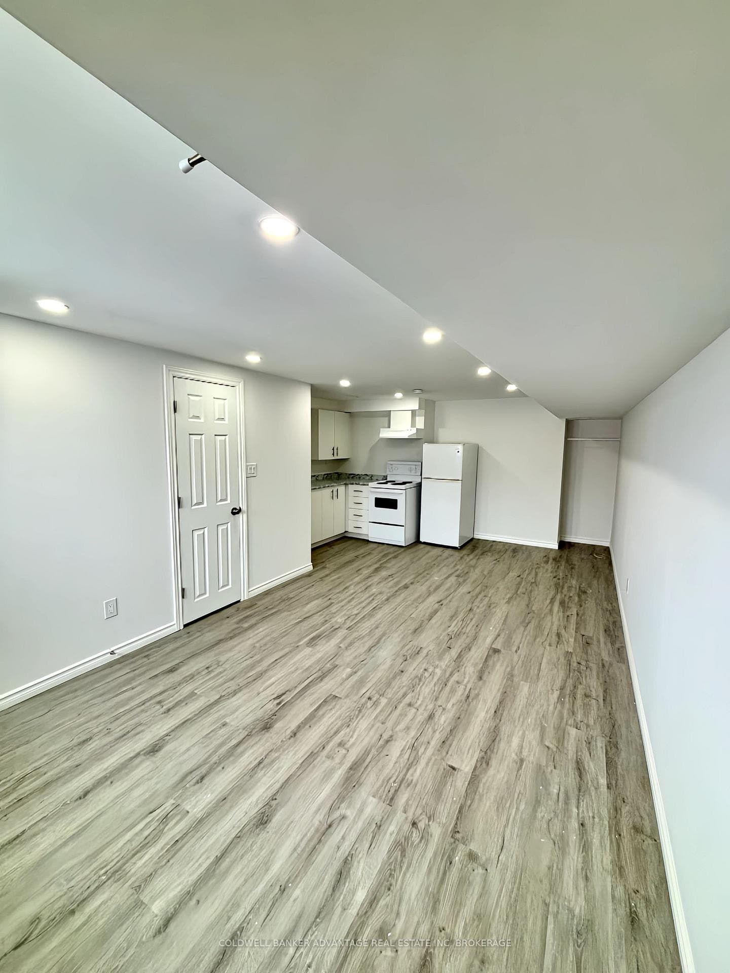 102 Wellington Street Unit 2 photo 1