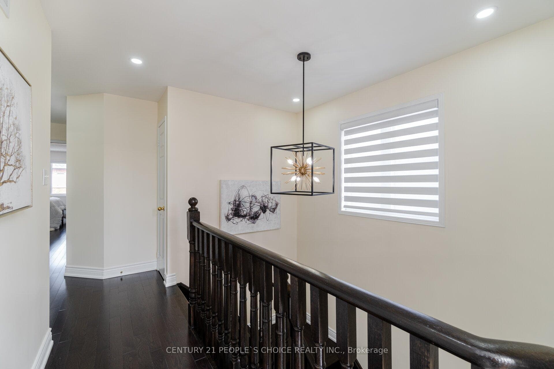 90 Vera Lynn Crescent photo 19