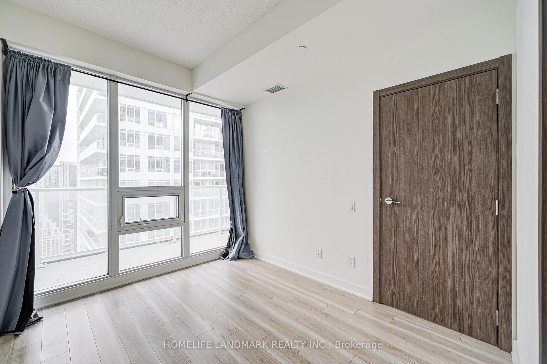 17 bathurst Street Unit 3703 photo 18