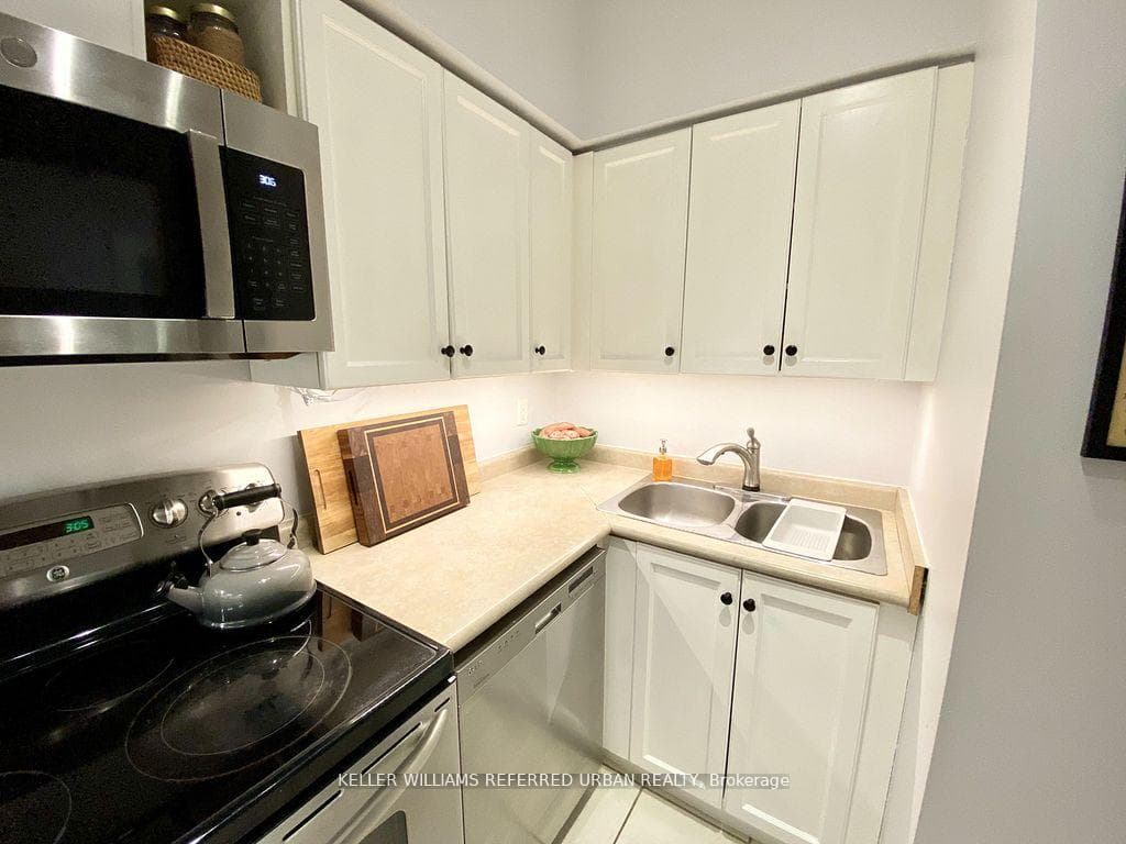 115 Richmond Street Unit 805 photo 8
