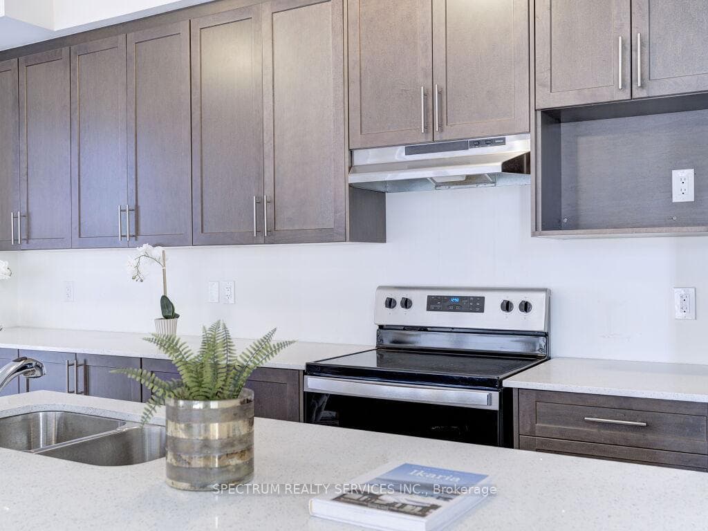 1556 Roseway Way photo 20