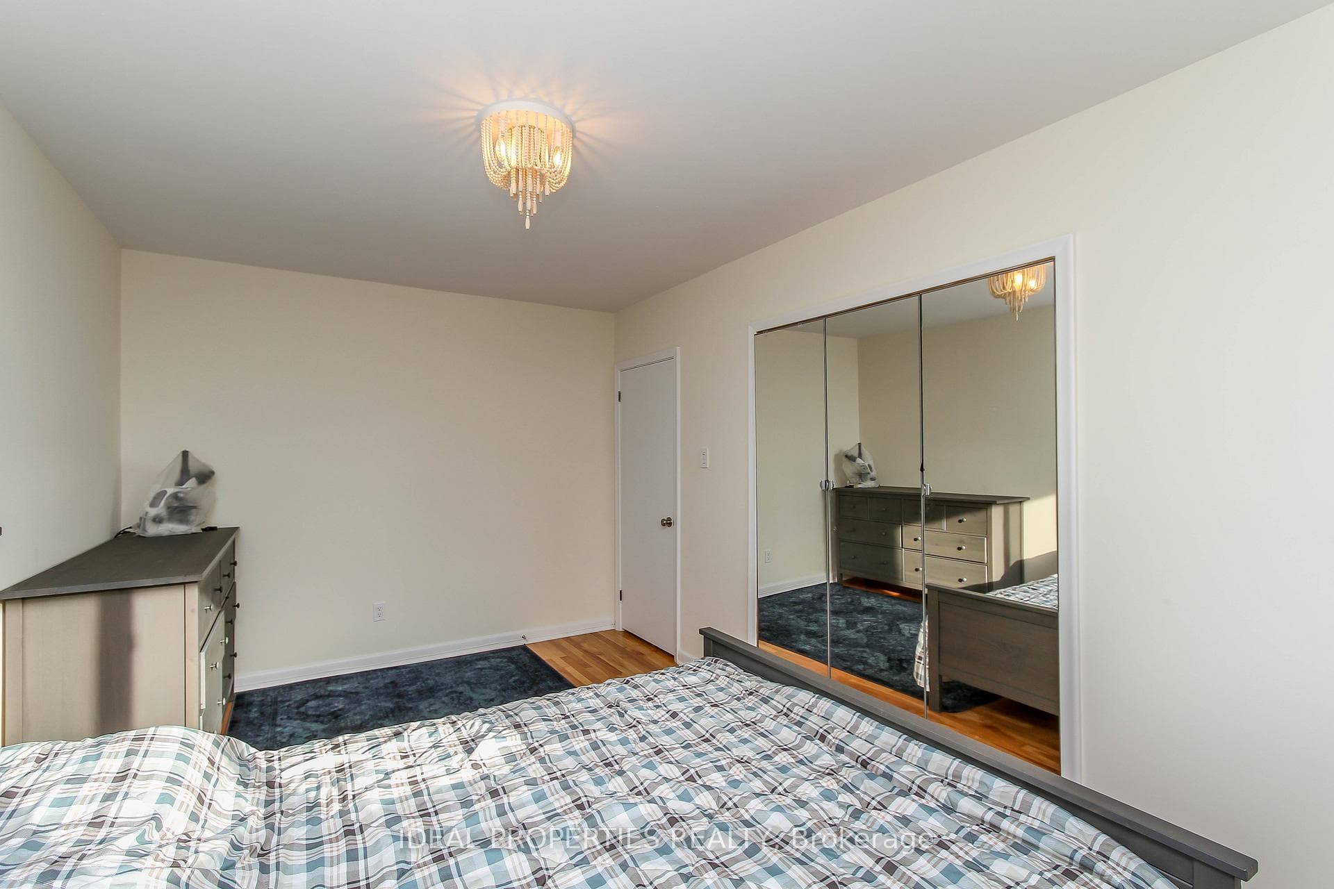 2034 Saunderson Drive Unit A photo 22