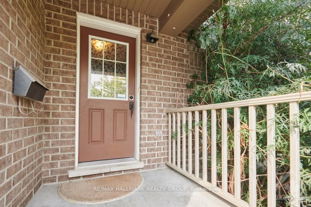 2733 GRAND CANAL Street photo 3