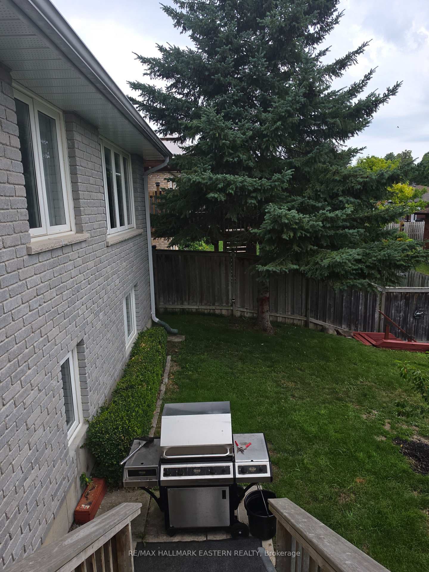 990 Silverdale Road photo 25