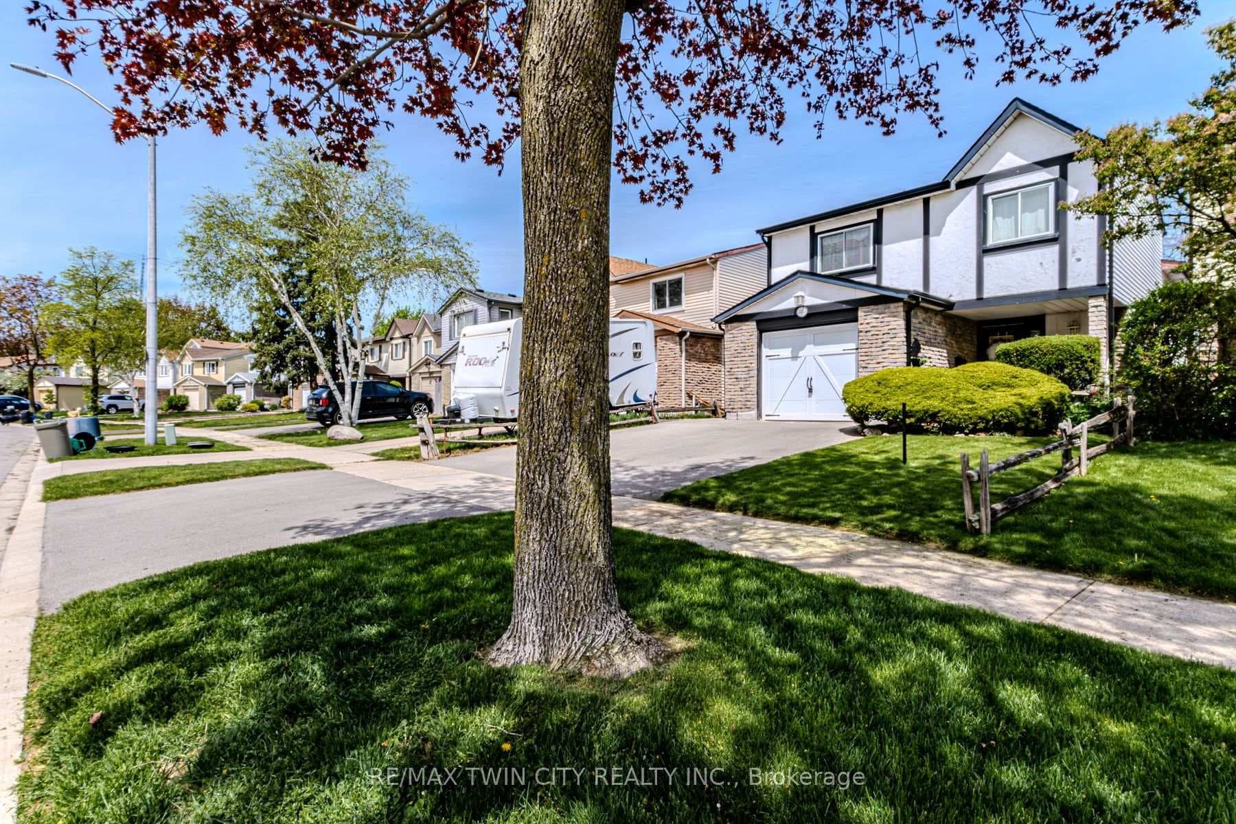 2253 Leominster Drive photo 2