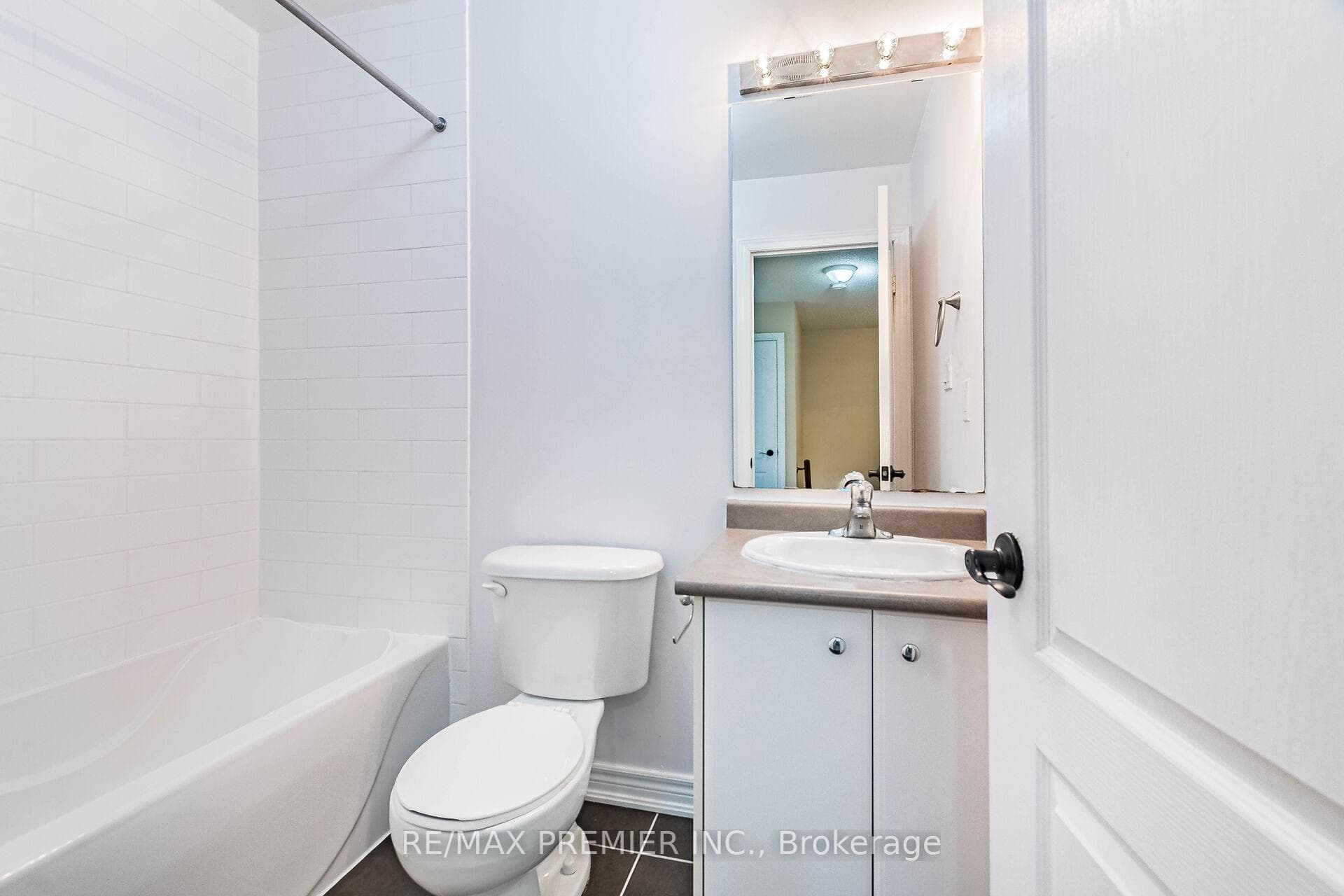595 Grant Way photo 22