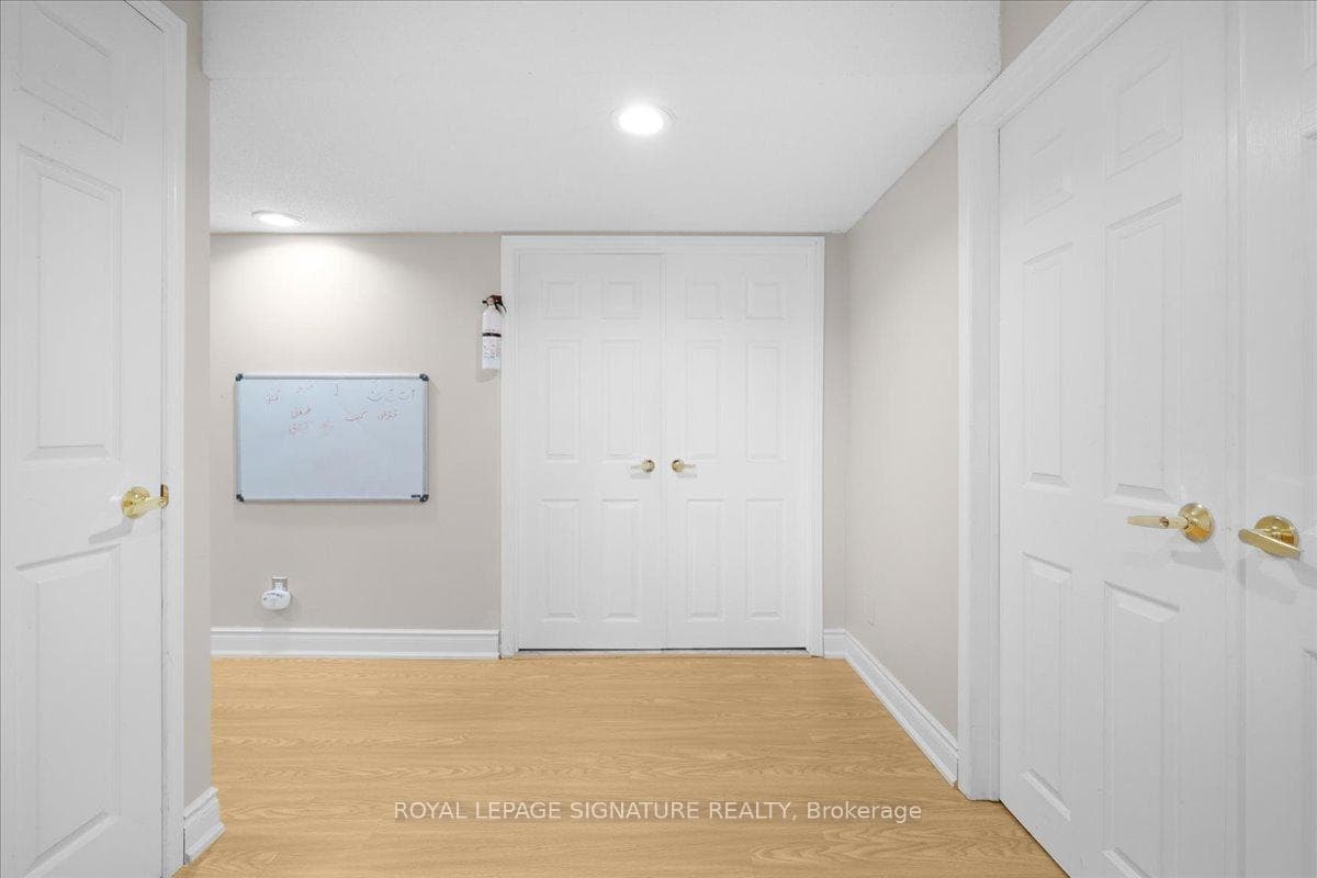 5401 Glen Erin Drive Unit Lower photo 18