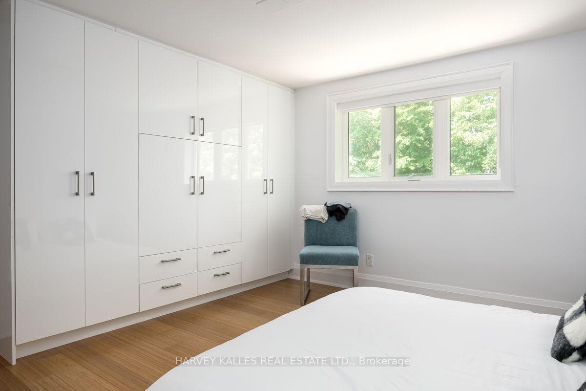 562 Bedford Park Avenue photo 24