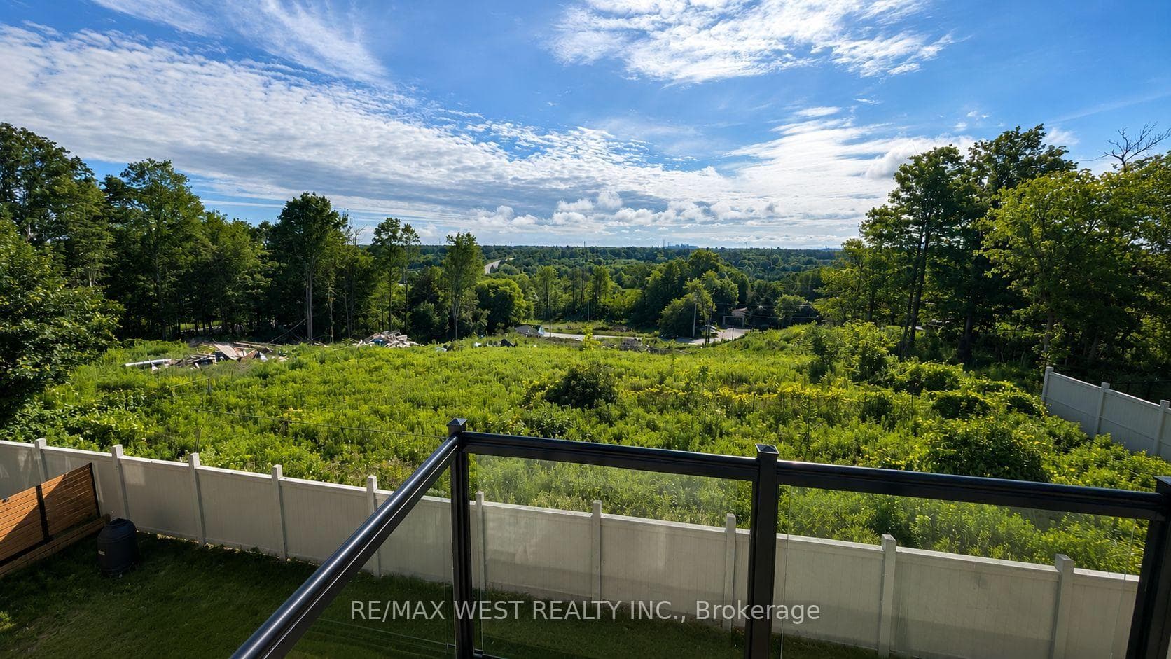 15 Inverary Crescent photo 27