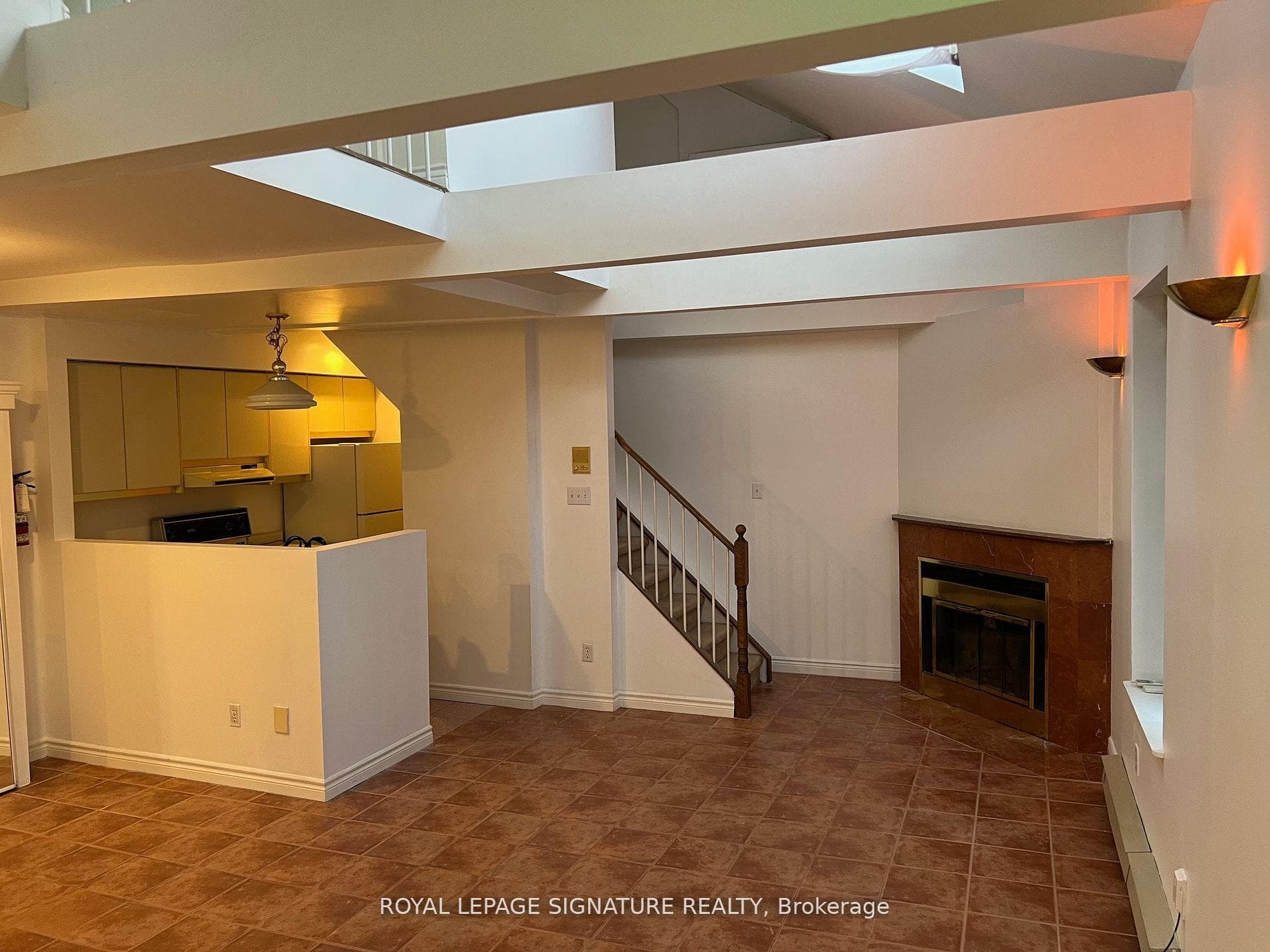 208 Carlton Street Unit B photo 15