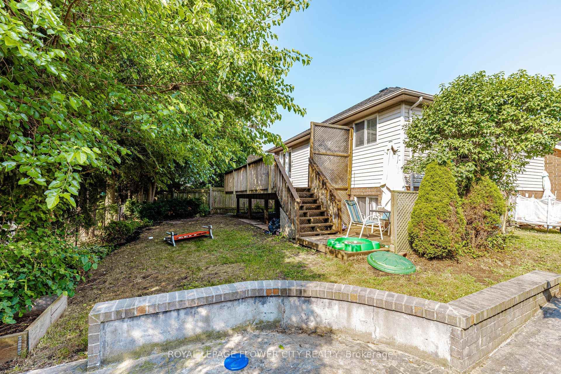 47 QUEENSWAY Drive photo 44