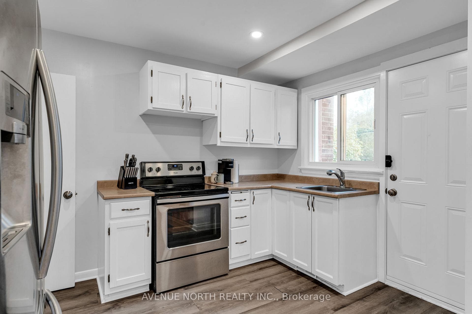 1202 Summerville Avenue photo 9