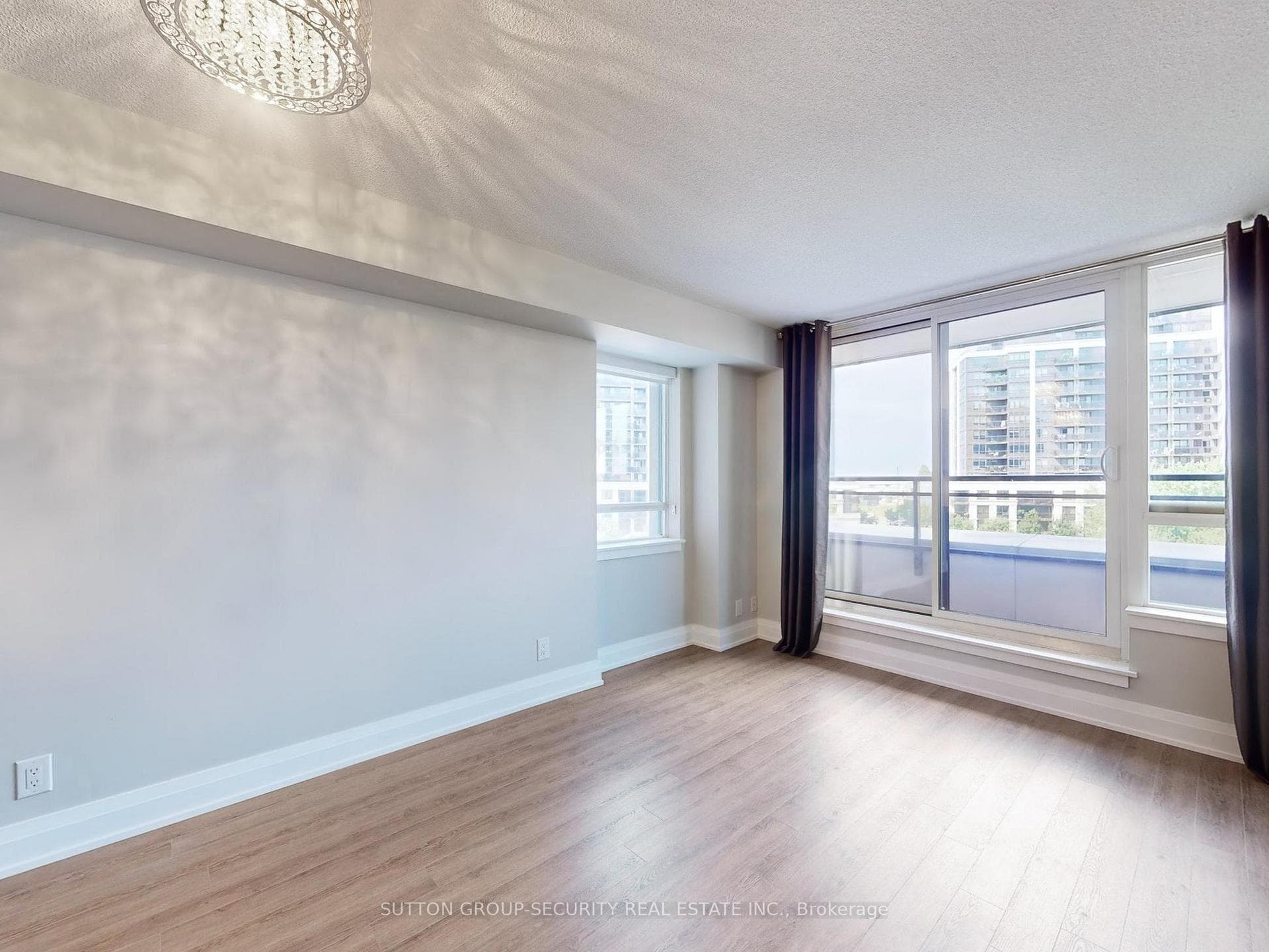 1 De Boers Drive Unit 502 photo 15