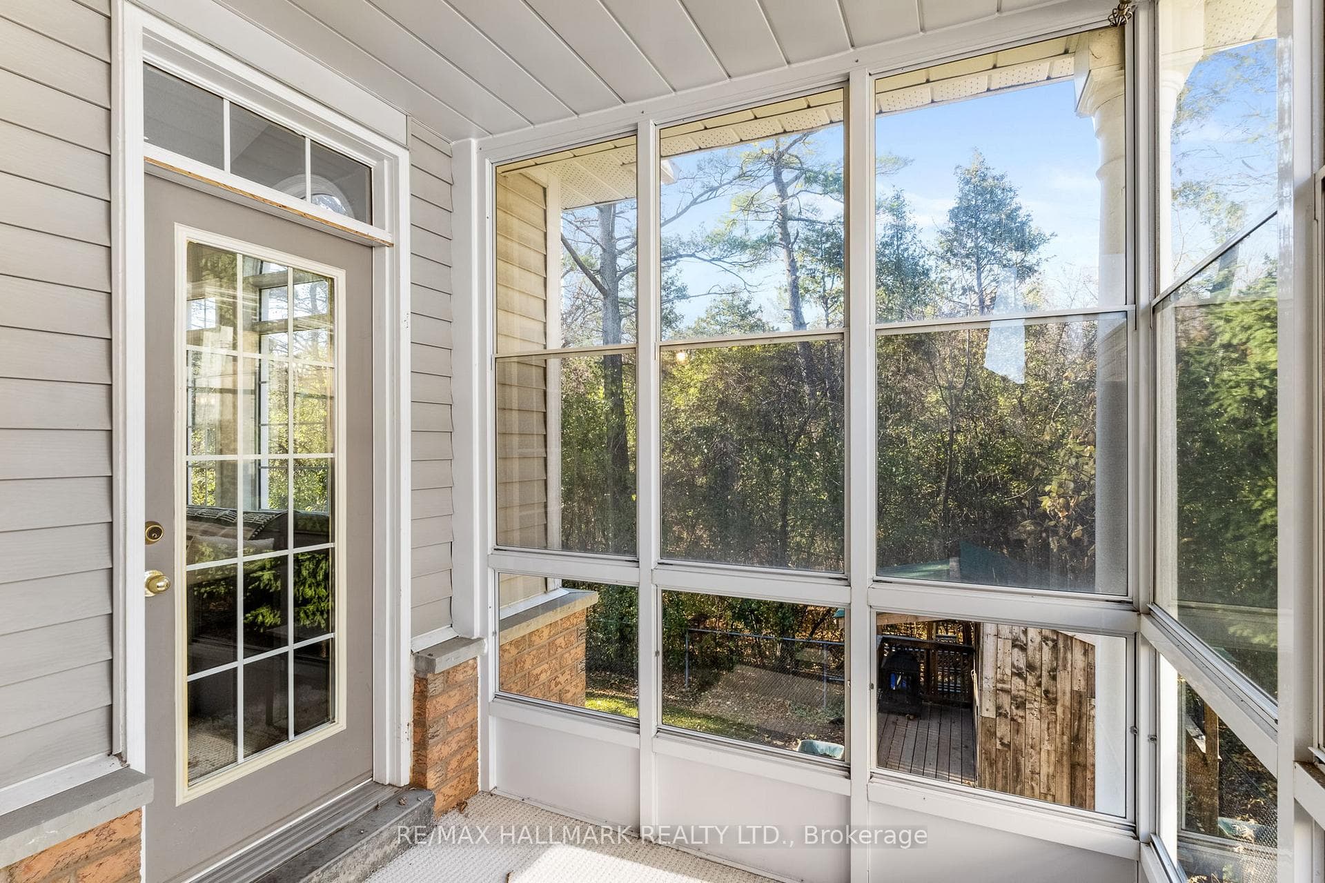 1096 Ridgemount Boulevard photo 22