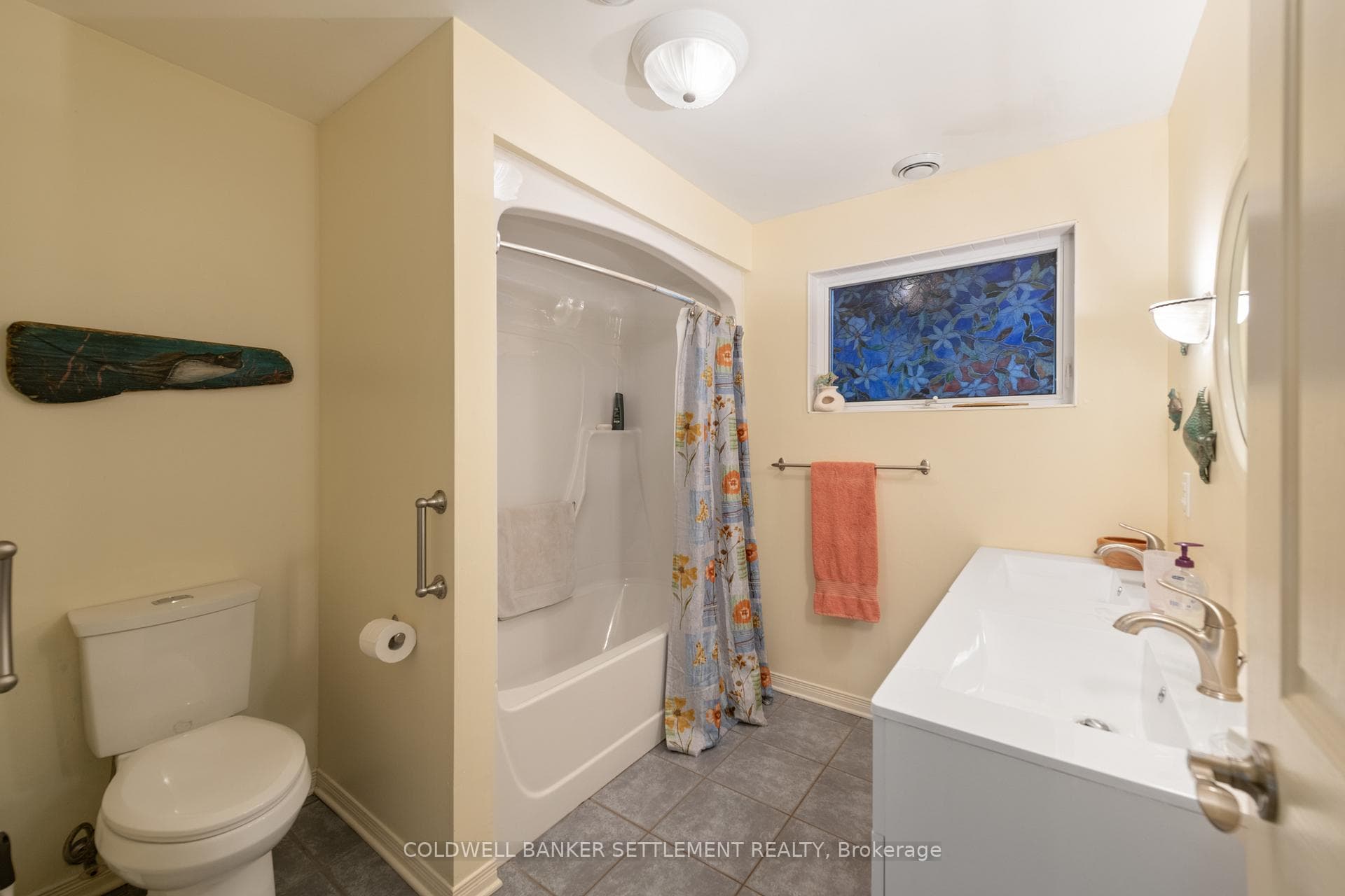 Lower level full bath