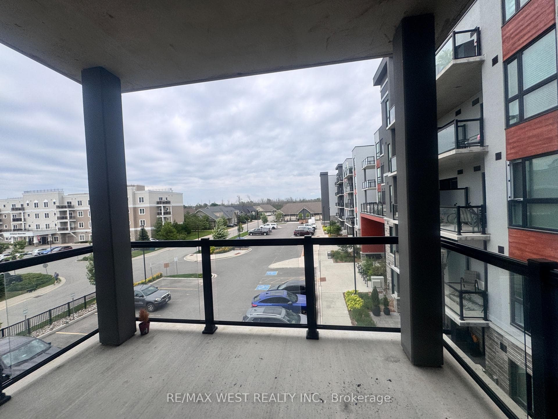 Balcony 4 Kimberly Lane 325
