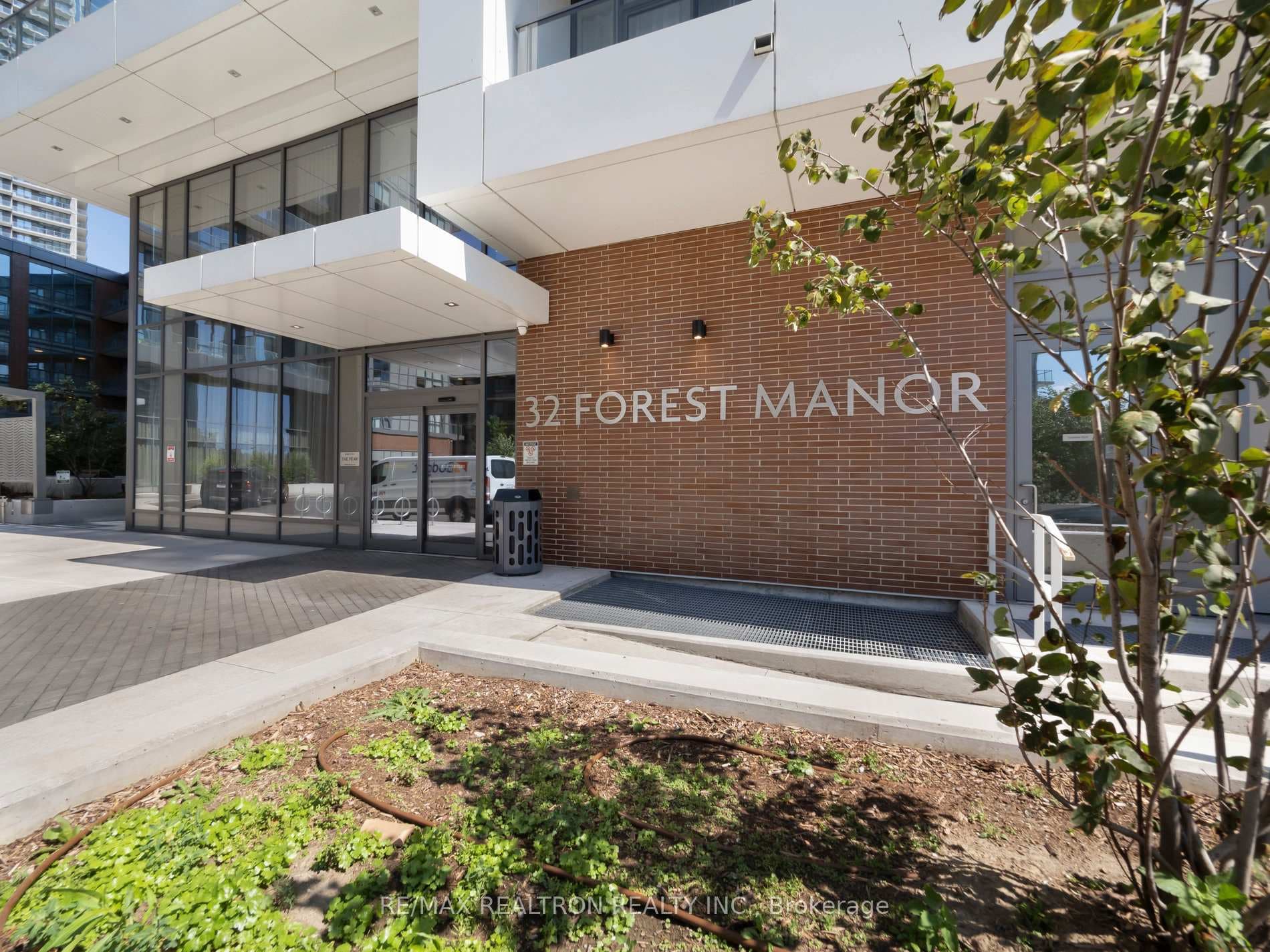 32 Forest Manor Road Unit 1409 photo 4