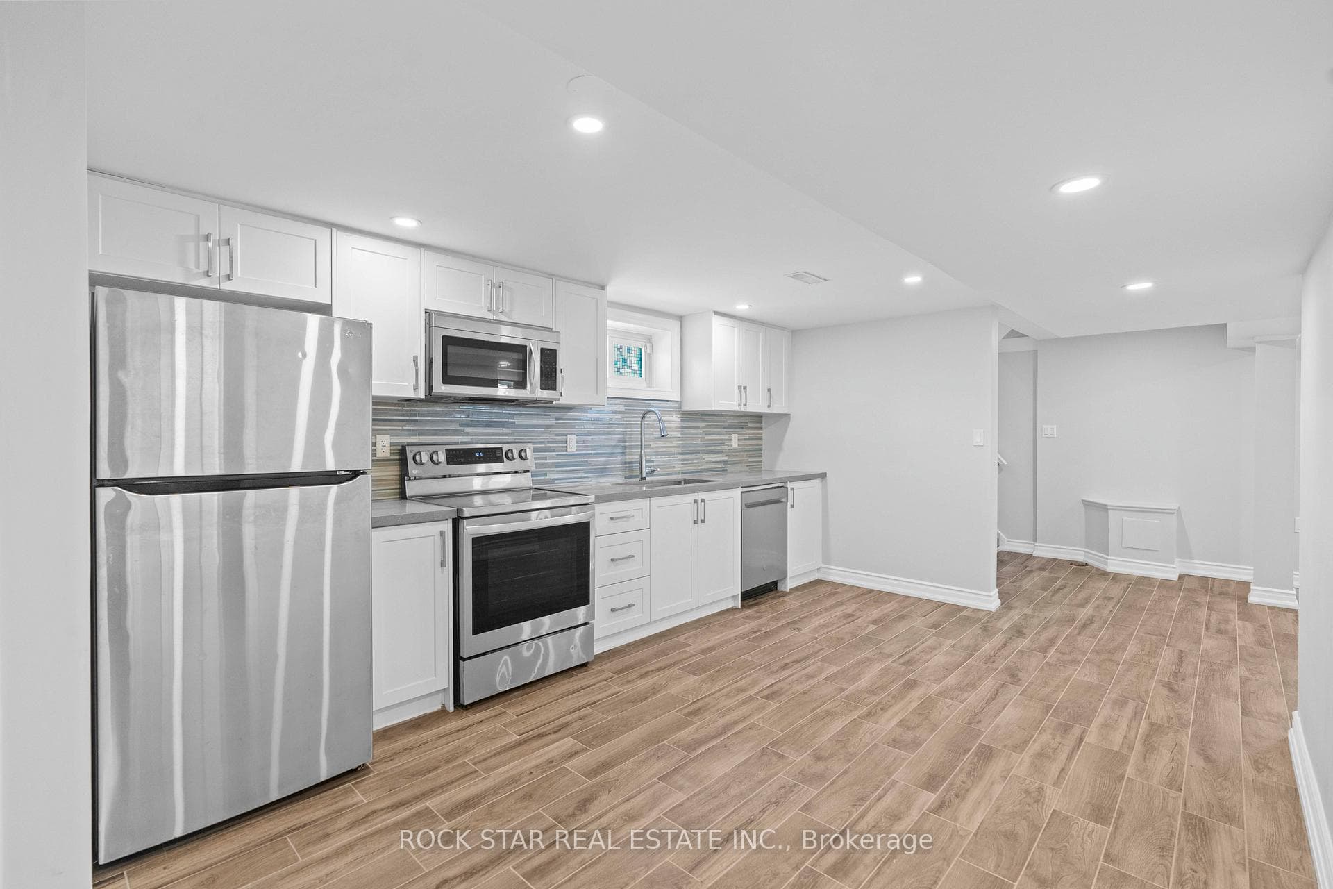 768 Tenth Avenue photo 25