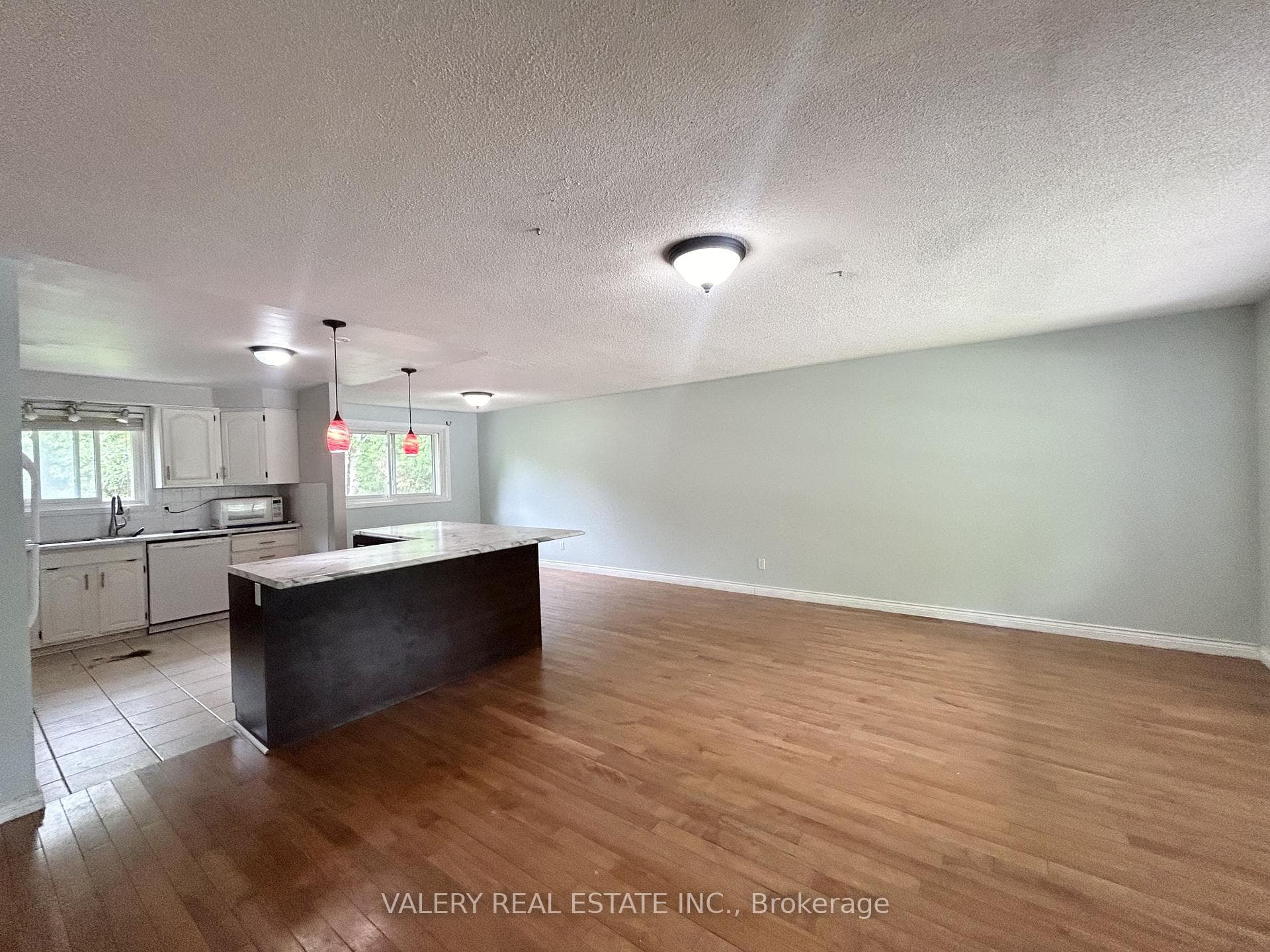 63 Paperbirch Crescent Unit A photo 7